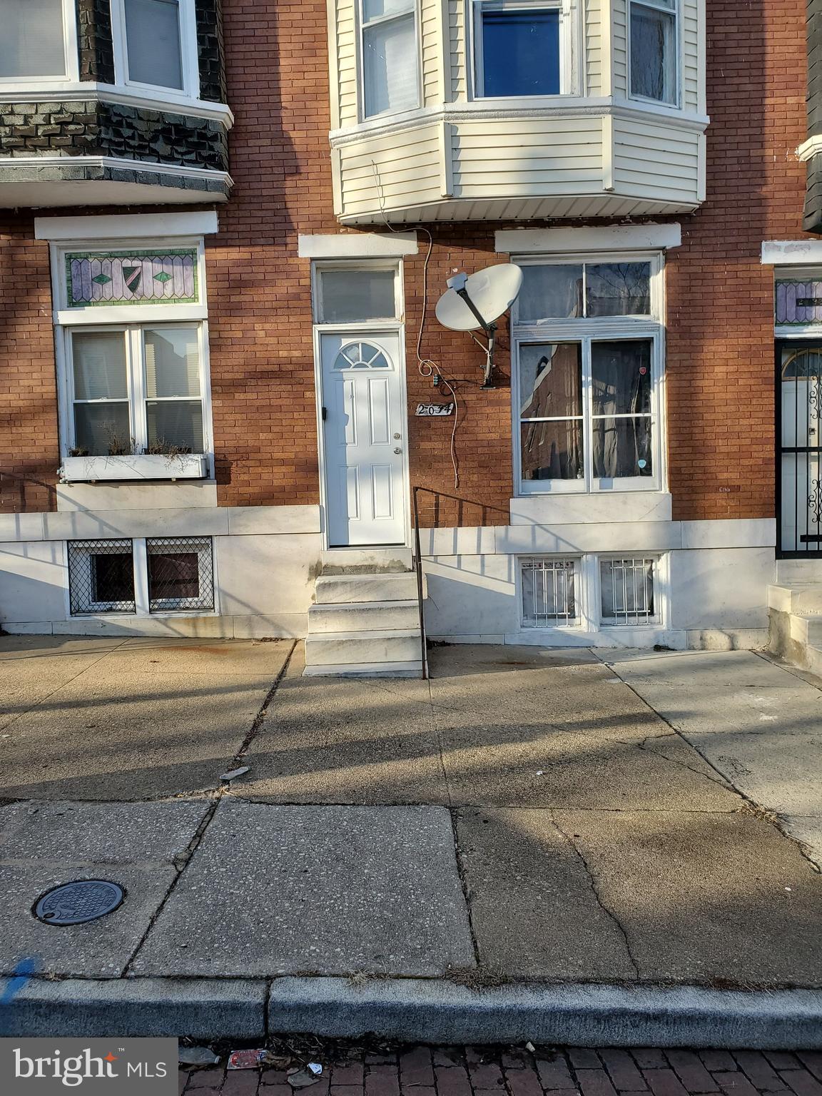 House is in great shape! Great opportunity for a reasonably priced home. Street dead-ends to a clean park with green space. Minutes from Marc train. Close to shopping, hospital, and major routes.