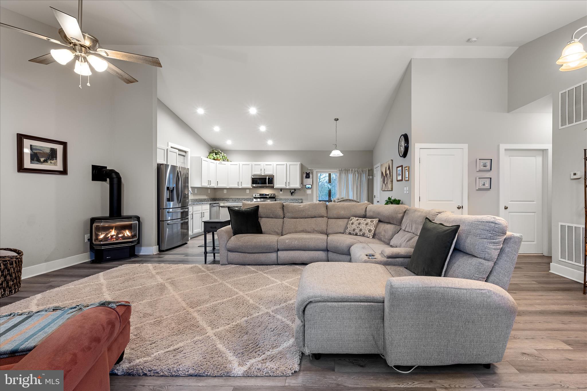 LAKE HOLIDAY ESTATES - Residential