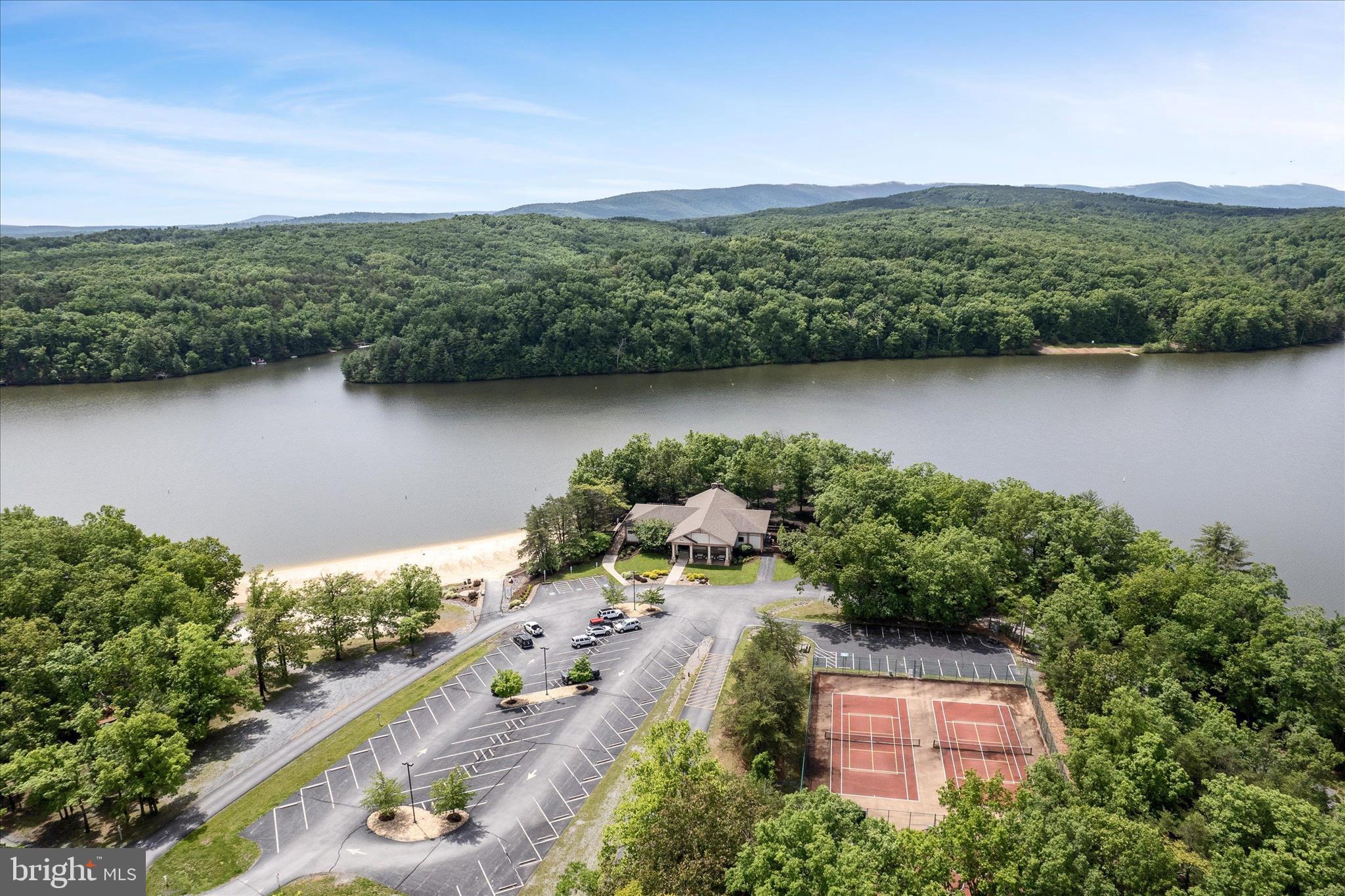 LAKE HOLIDAY ESTATES - Residential