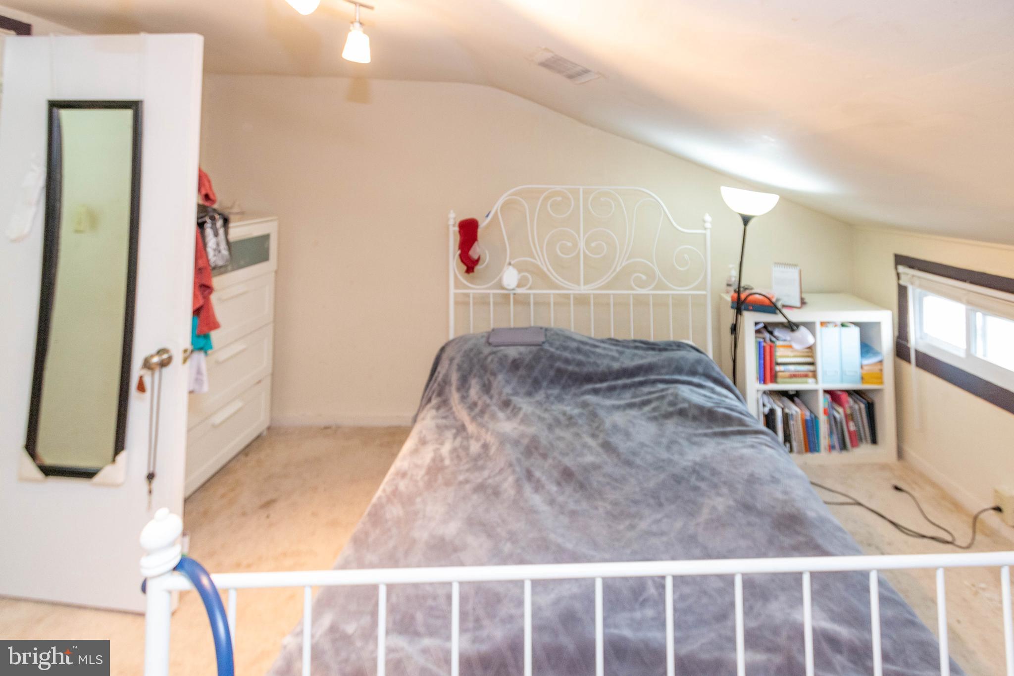 HOLLINS MARKET - Residential