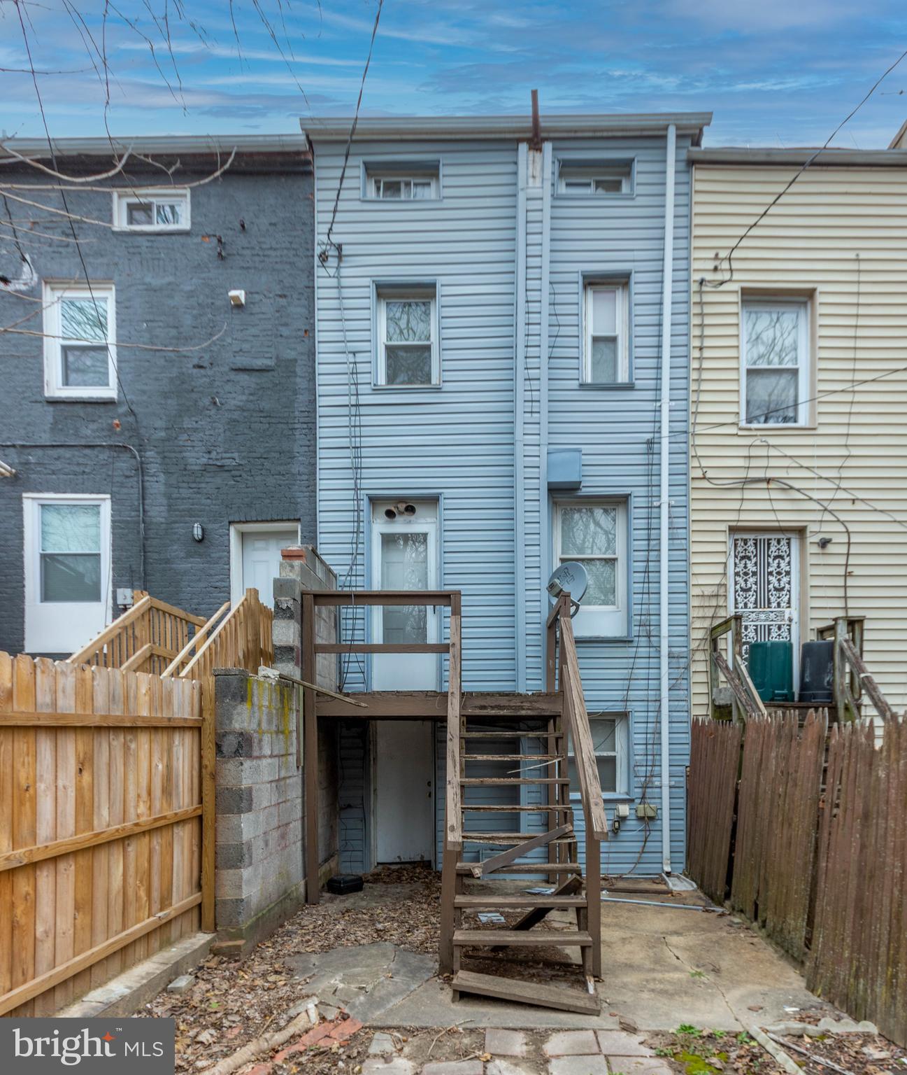 HOLLINS MARKET - Residential