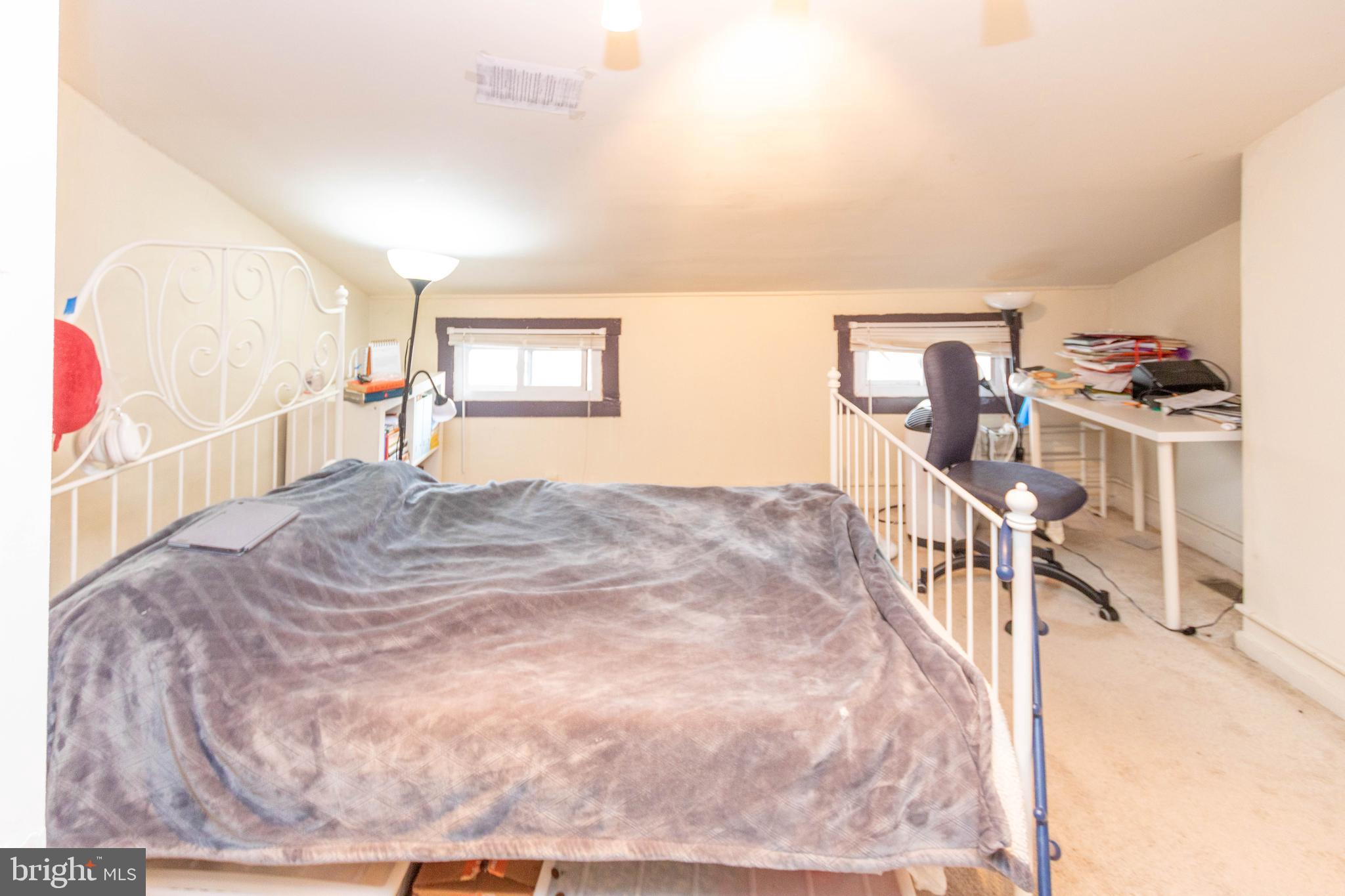 HOLLINS MARKET - Residential