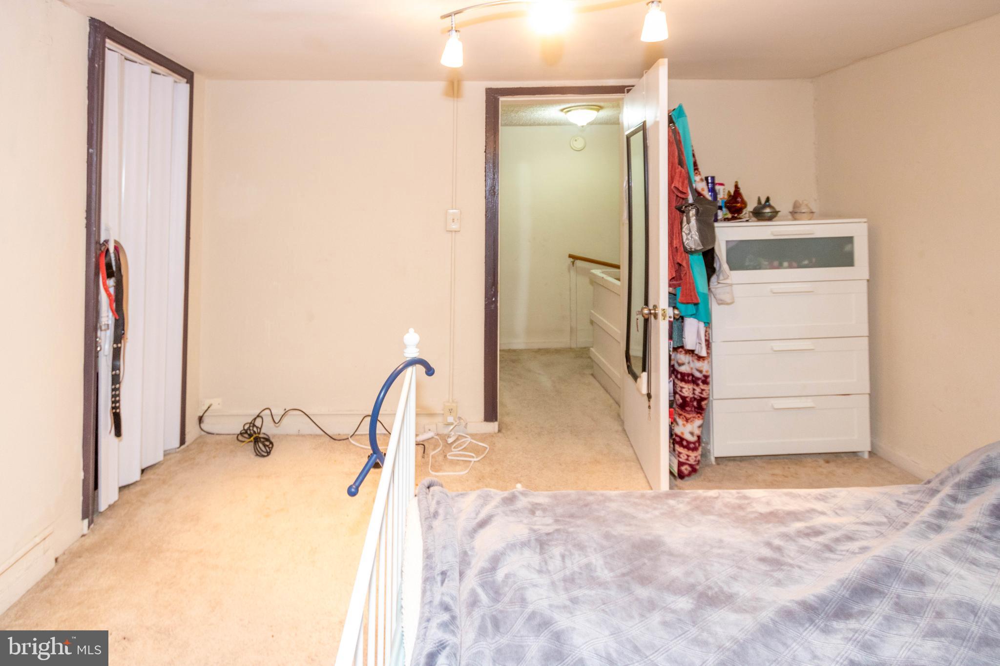 HOLLINS MARKET - Residential