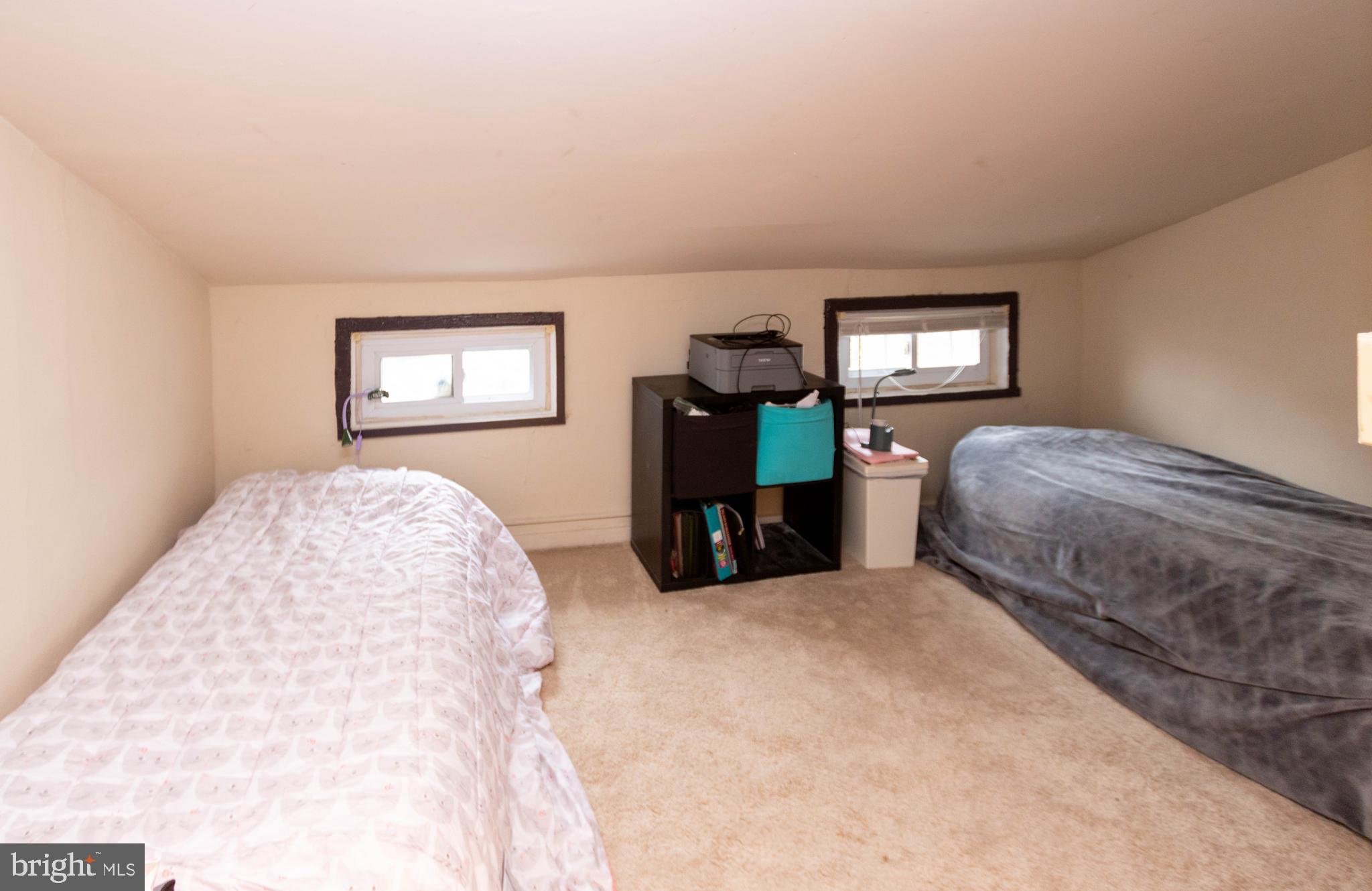 HOLLINS MARKET - Residential