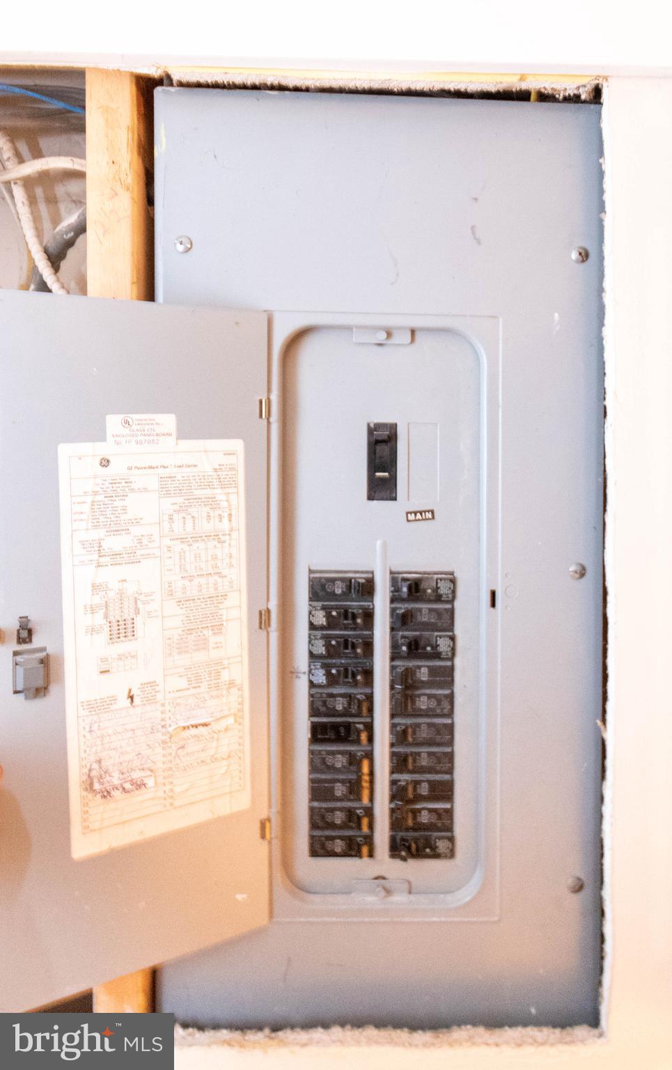 HOLLINS MARKET - Residential