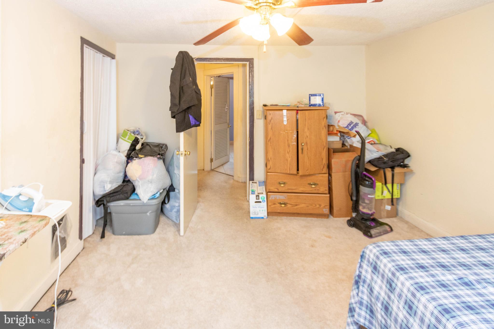 HOLLINS MARKET - Residential