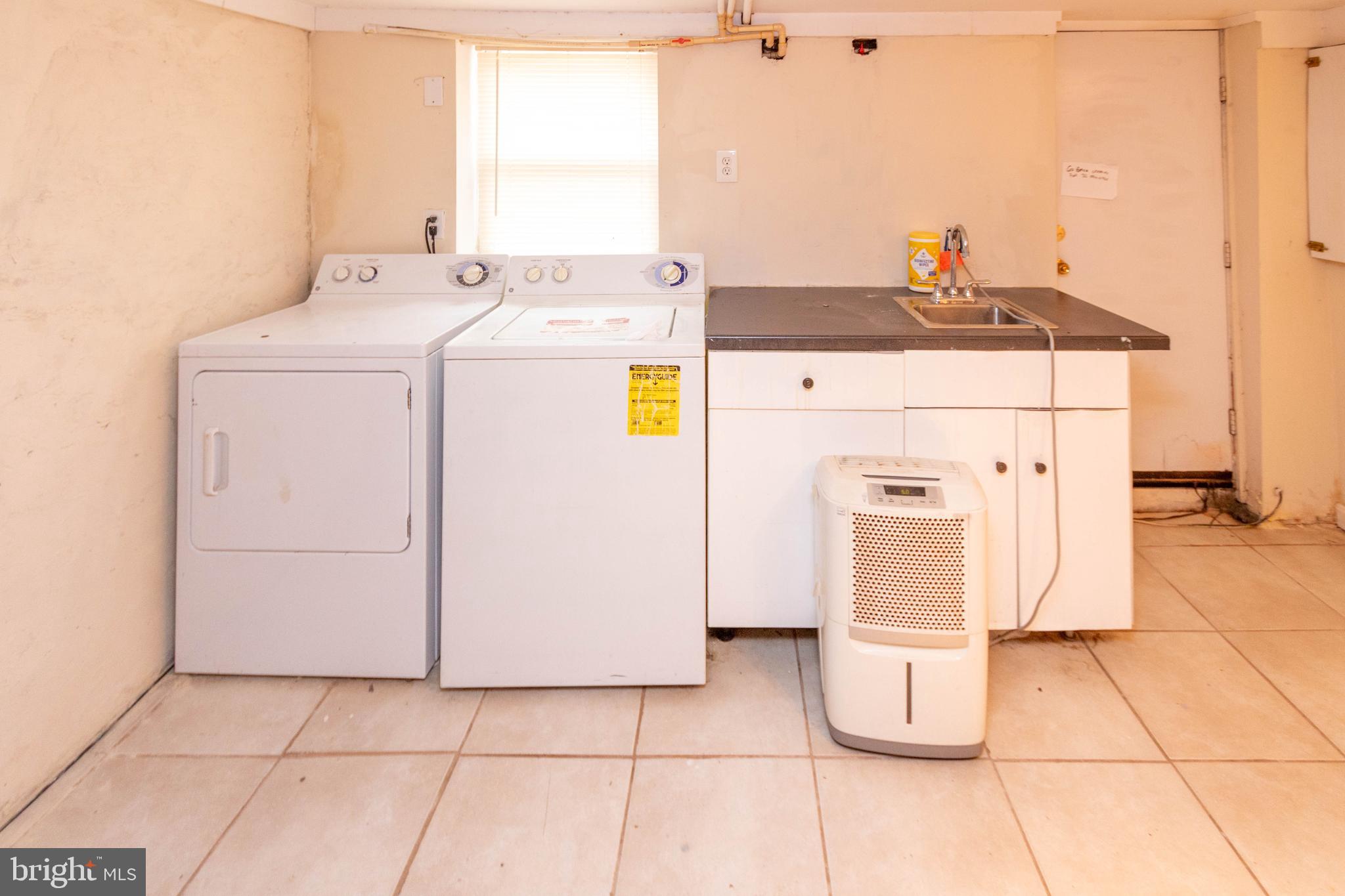 HOLLINS MARKET - Residential