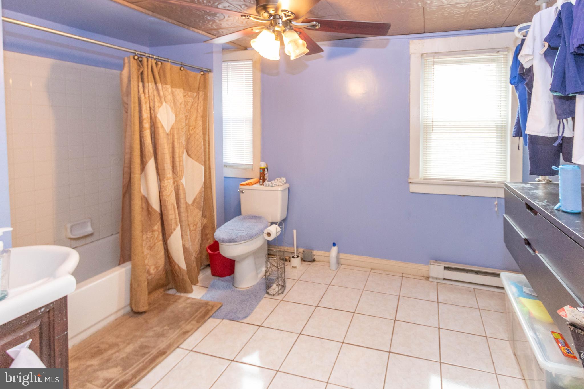 HOLLINS MARKET - Residential