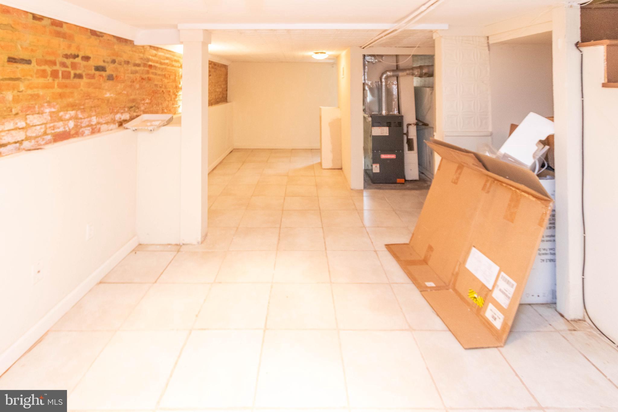 HOLLINS MARKET - Residential