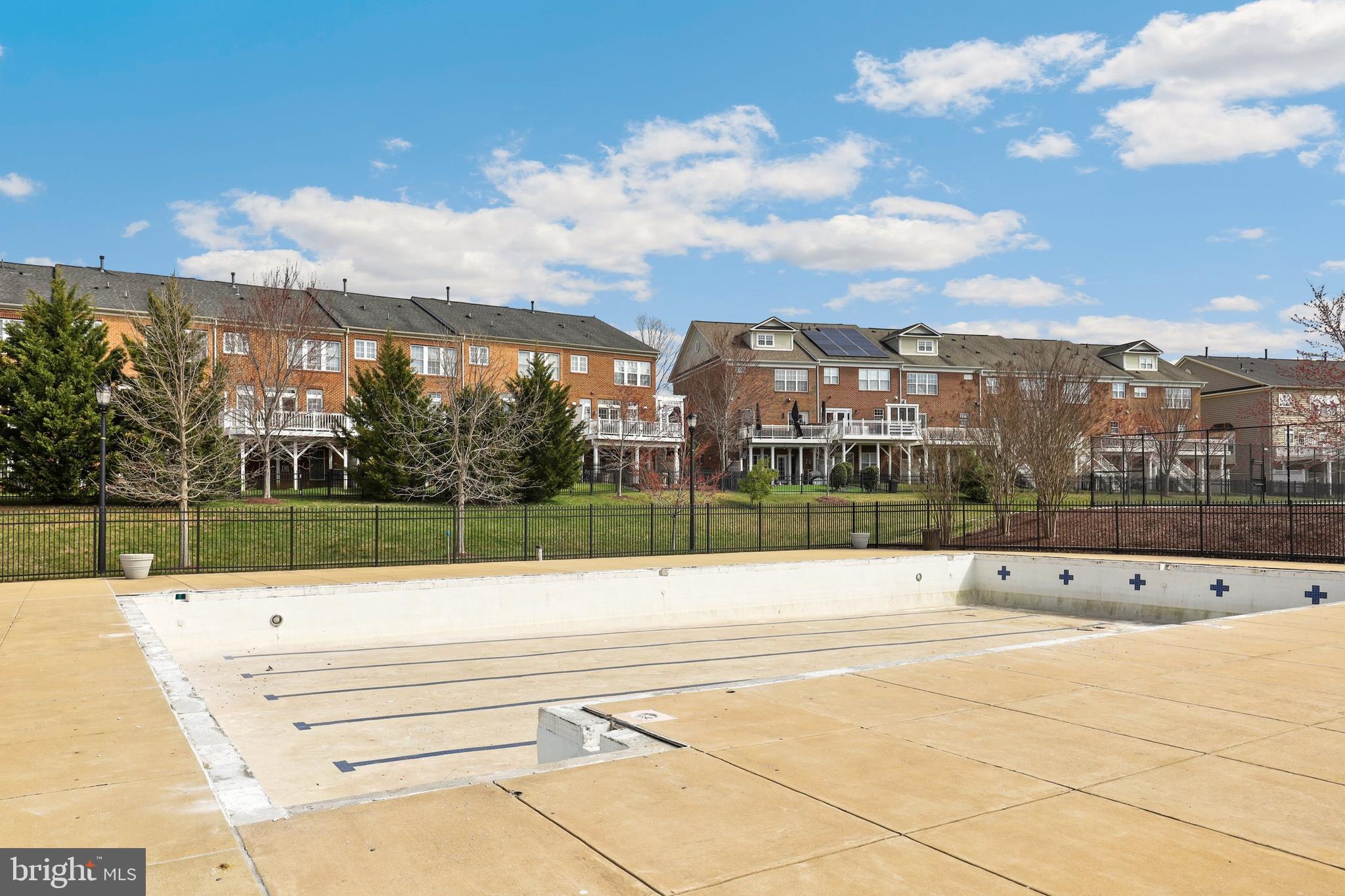 OAK CREEK CLUB - Residential