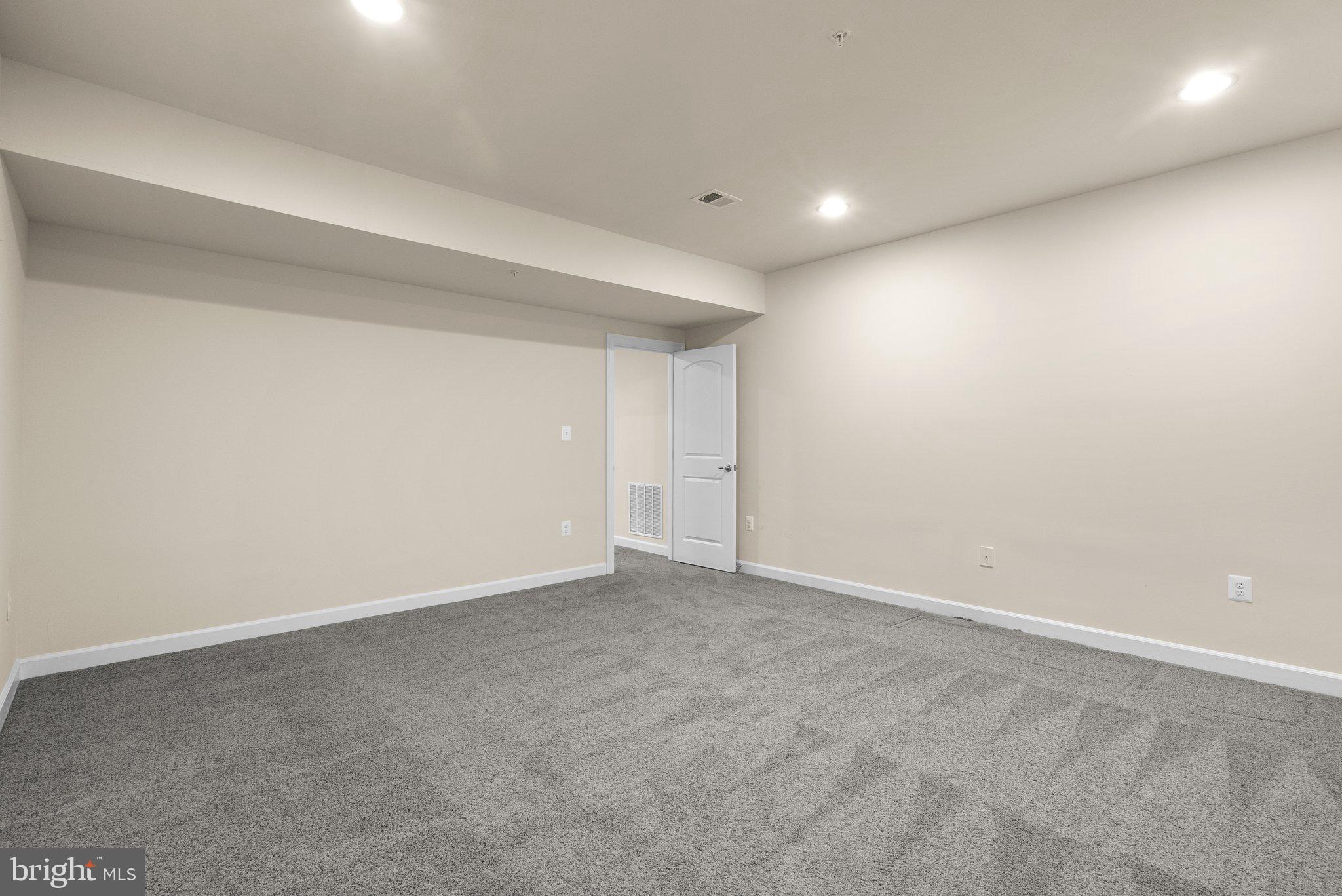 OAK CREEK CLUB - Residential