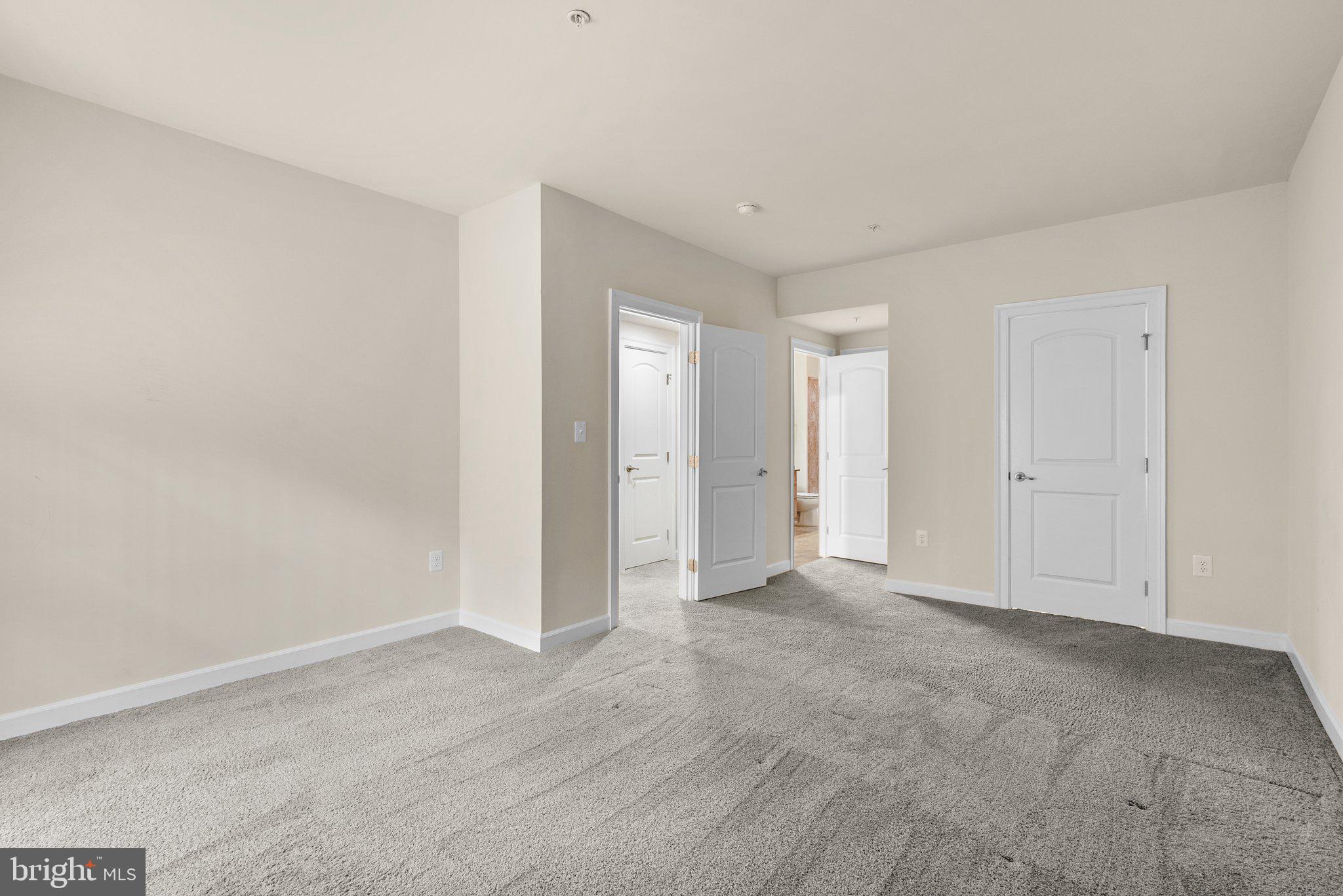 OAK CREEK CLUB - Residential