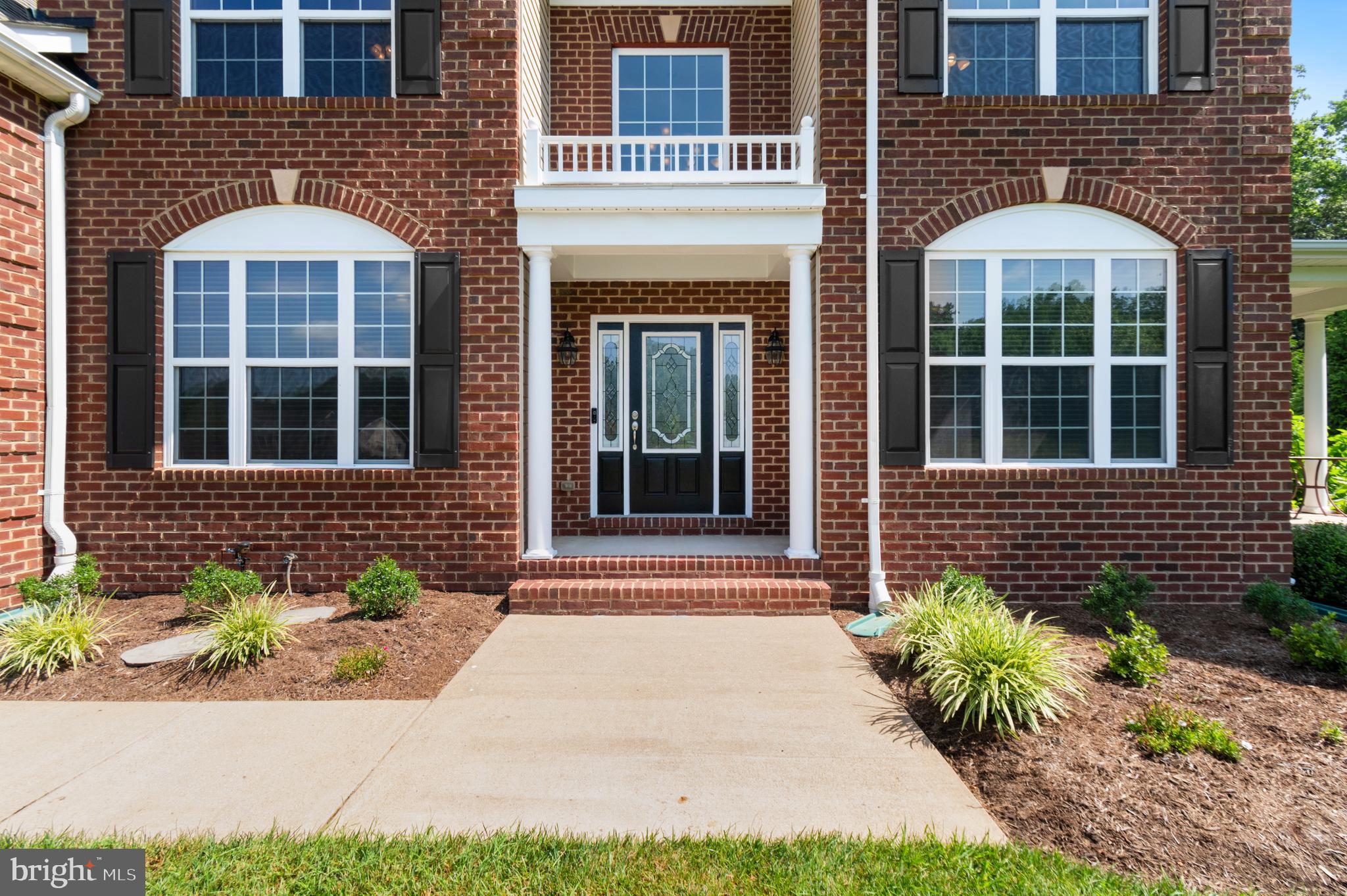 927 FALLS POINTE WAY