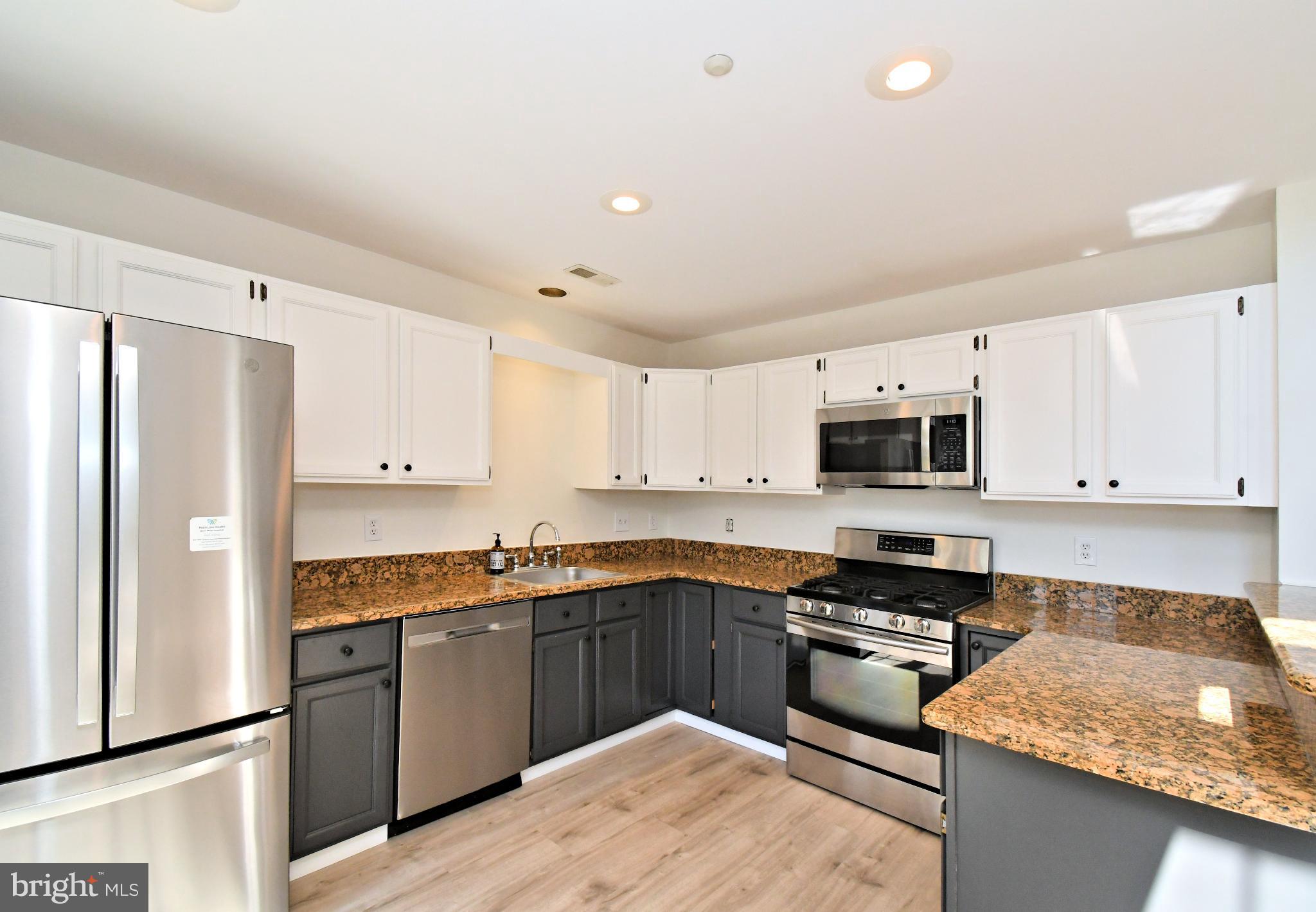 REBEL HILL - Residential