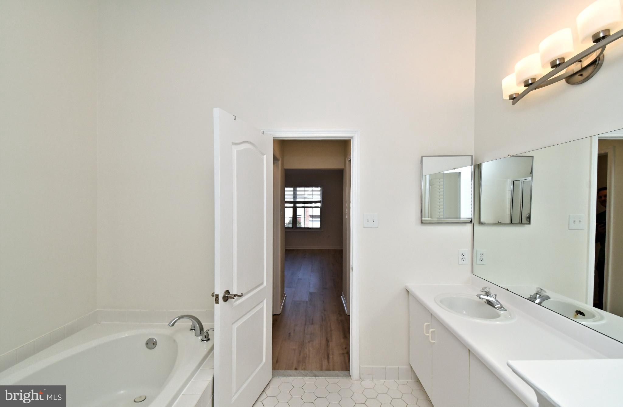 REBEL HILL - Residential