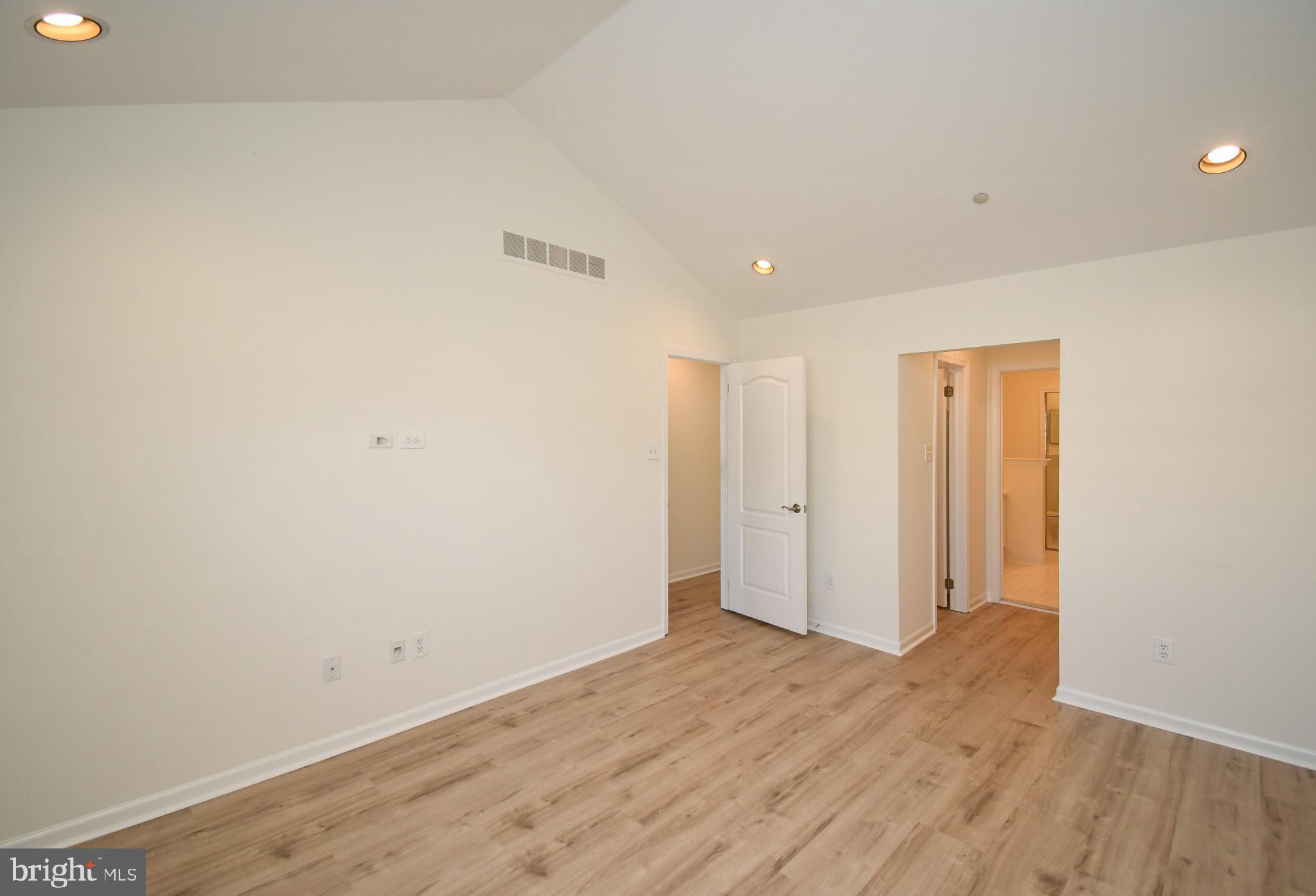 REBEL HILL - Residential