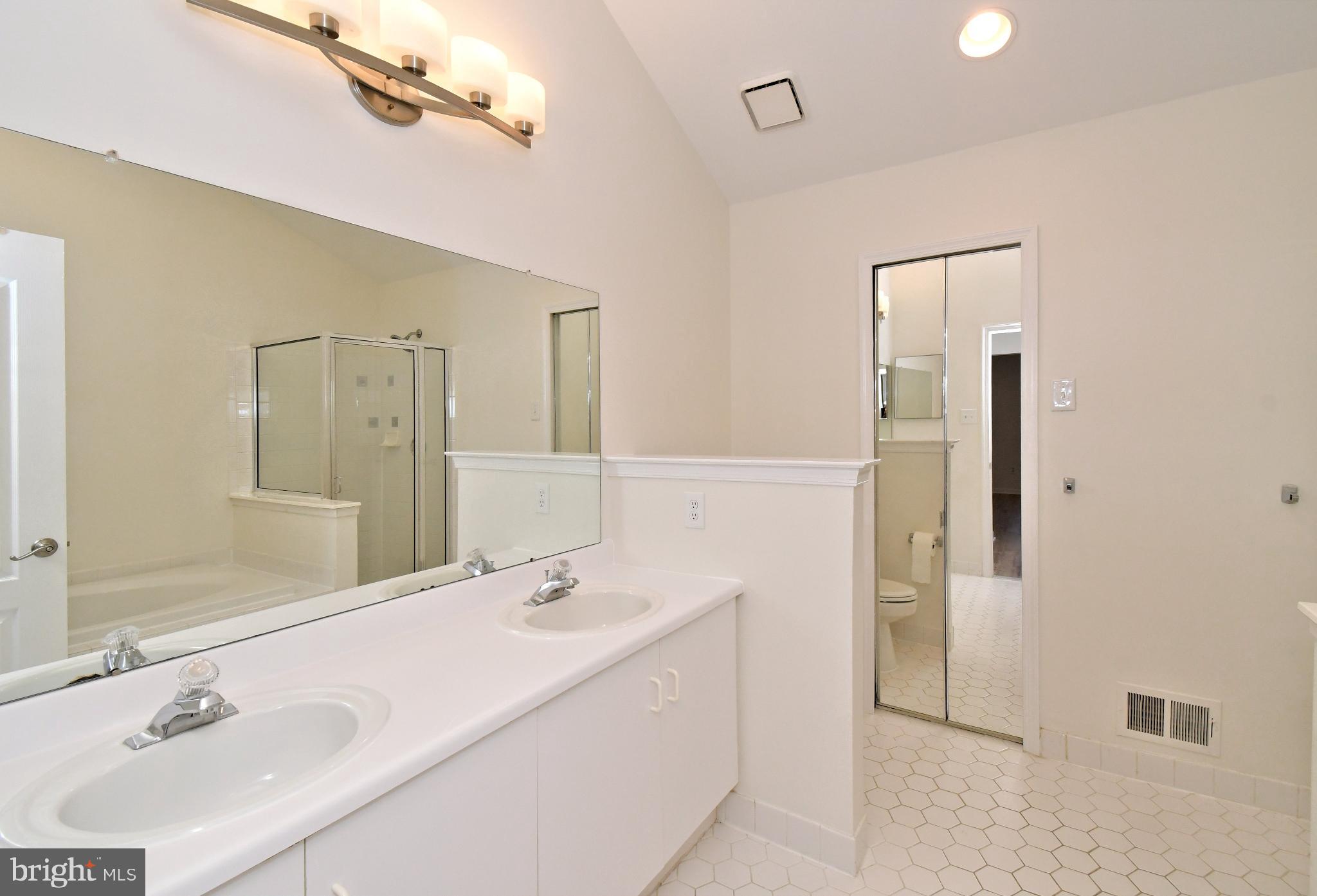 REBEL HILL - Residential