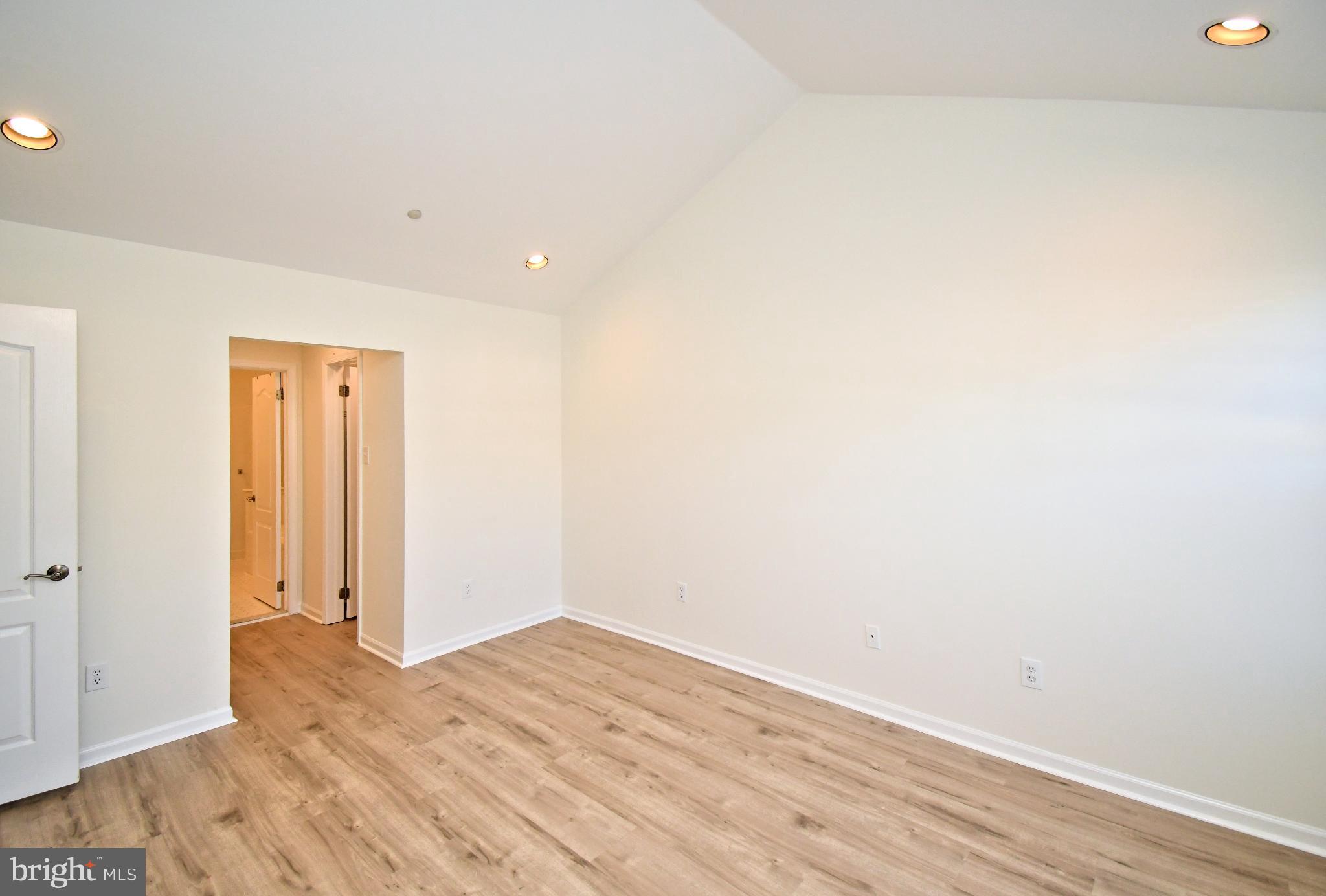 REBEL HILL - Residential