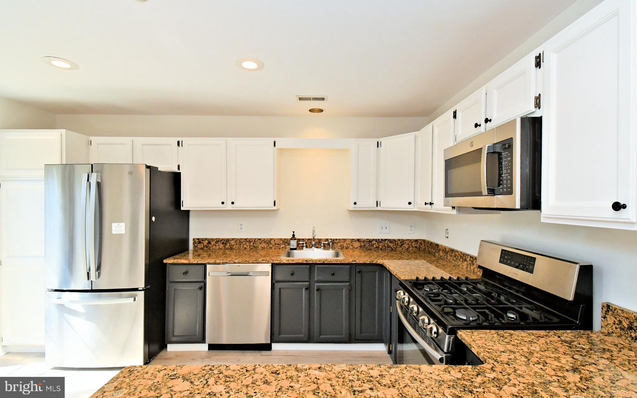 REBEL HILL - Residential