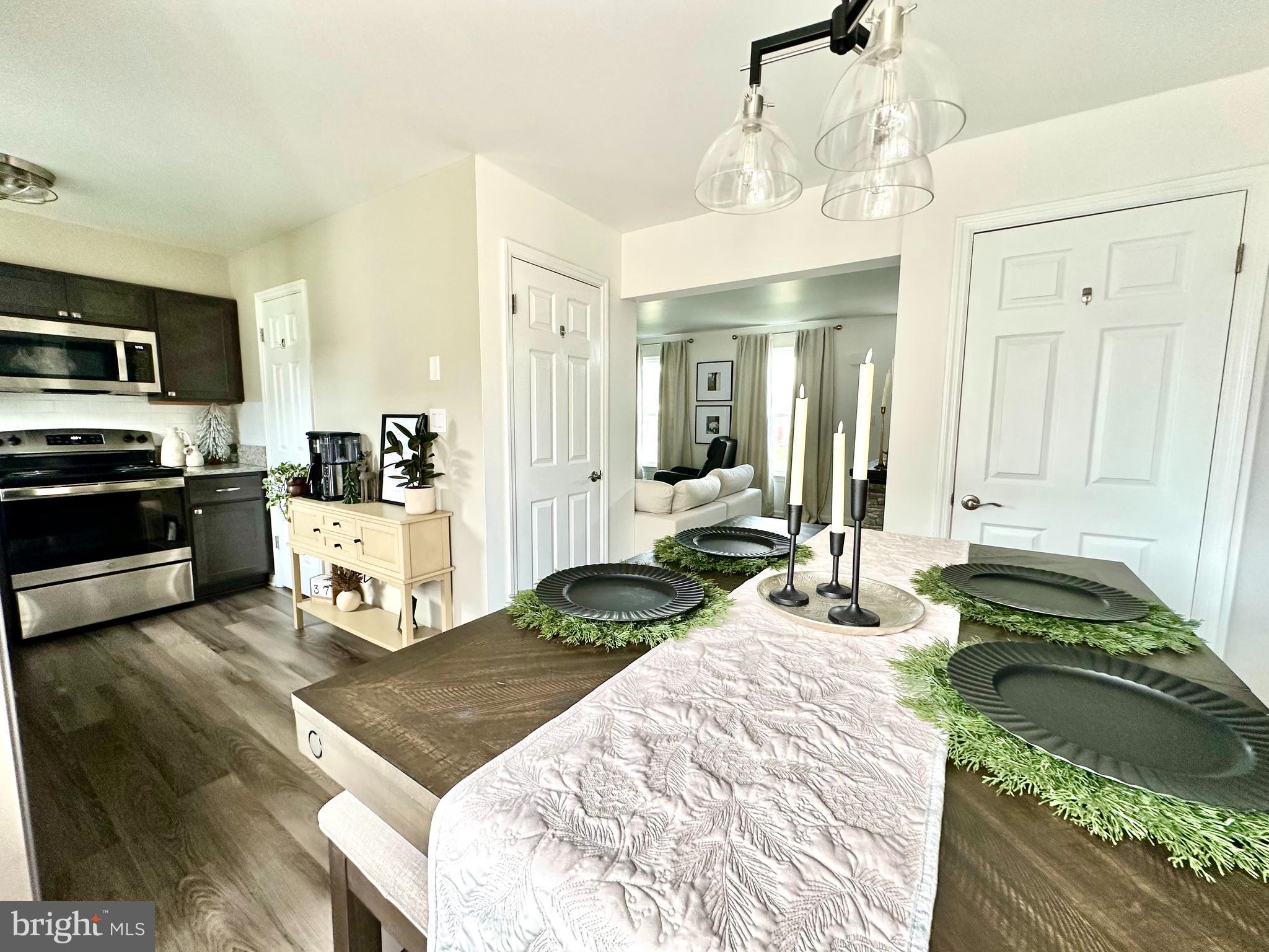 NICHOLSON SQUARE VILLAGE - Residential