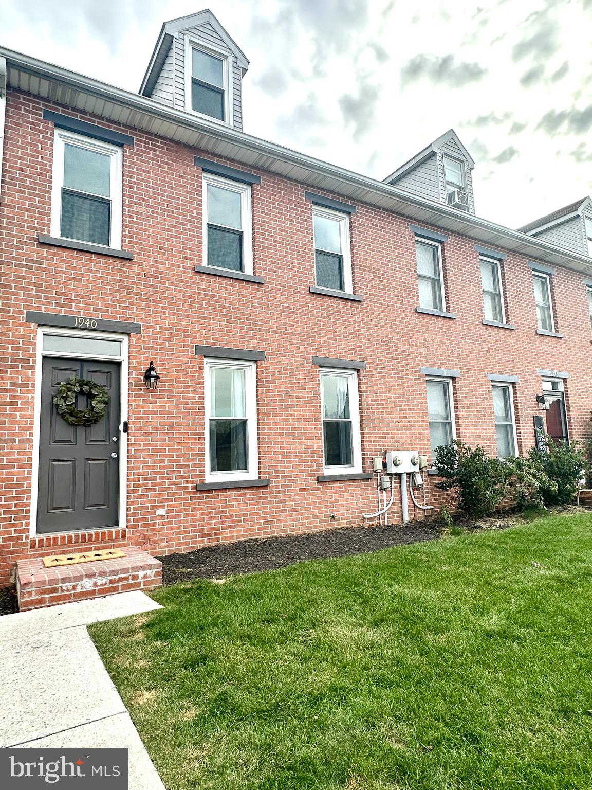 NICHOLSON SQUARE VILLAGE - Residential