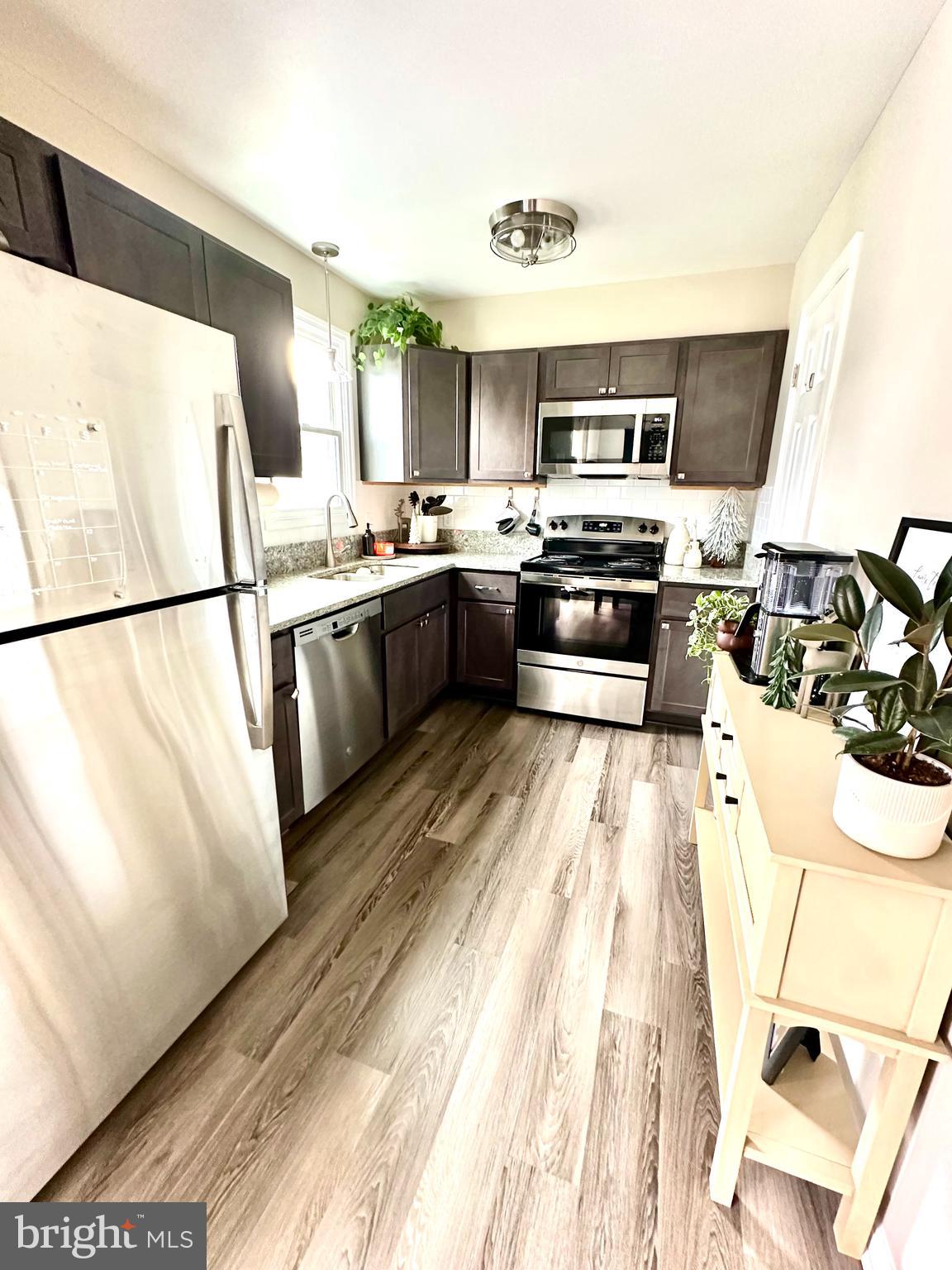 NICHOLSON SQUARE VILLAGE - Residential