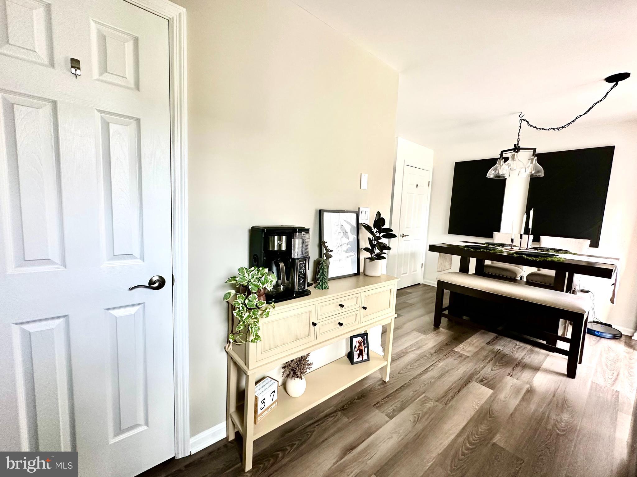 NICHOLSON SQUARE VILLAGE - Residential