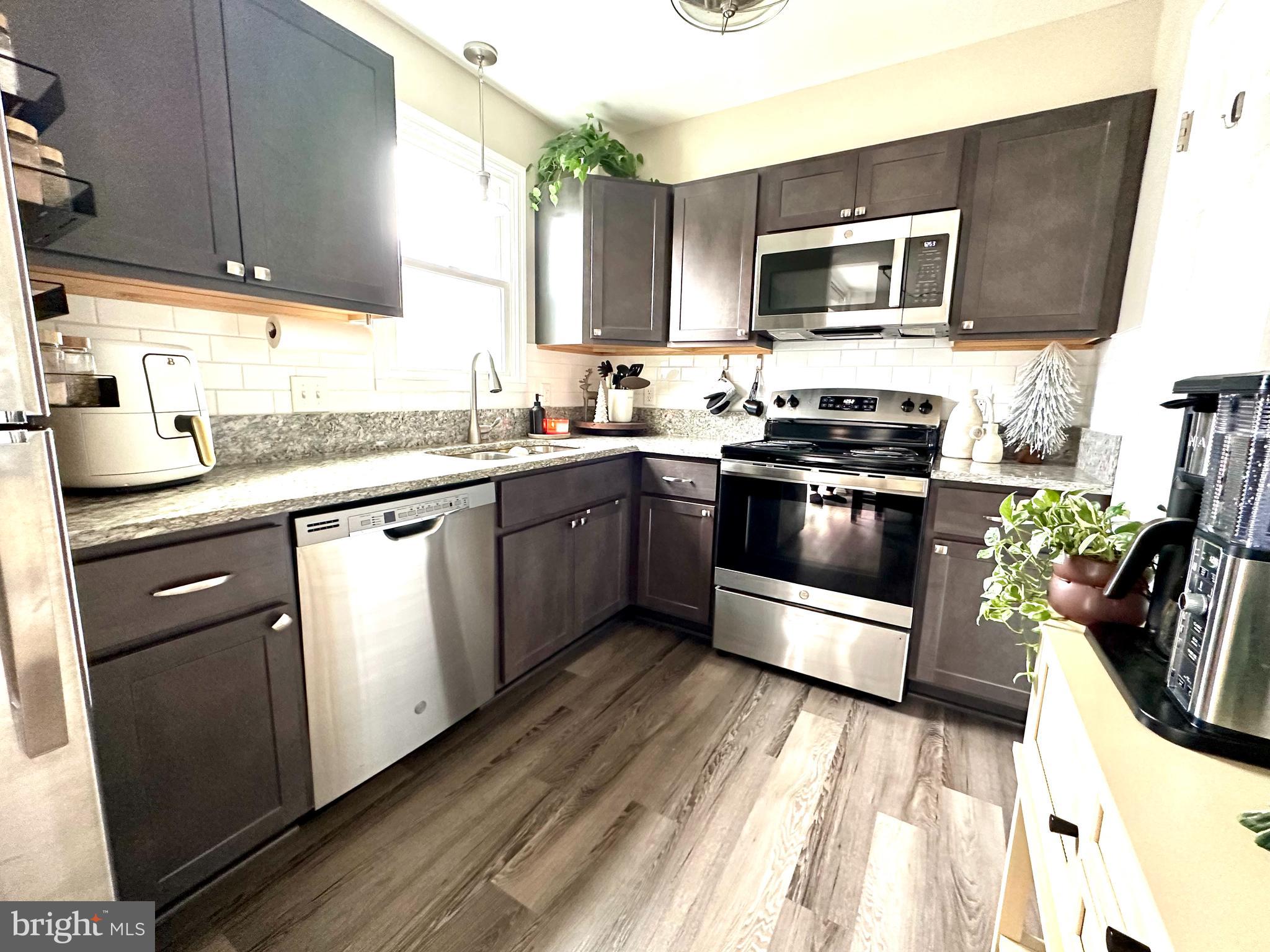 NICHOLSON SQUARE VILLAGE - Residential