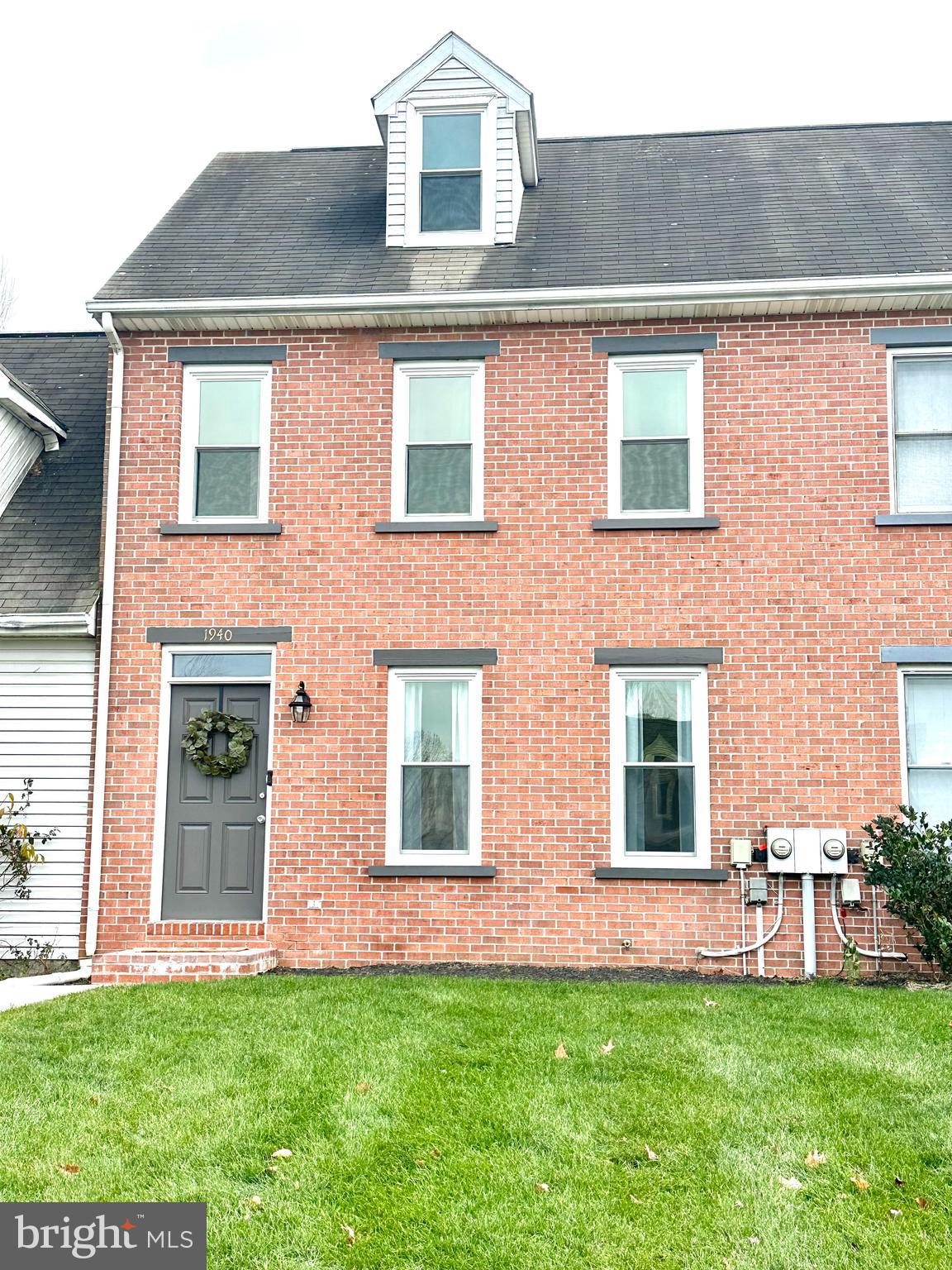 NICHOLSON SQUARE VILLAGE - Residential