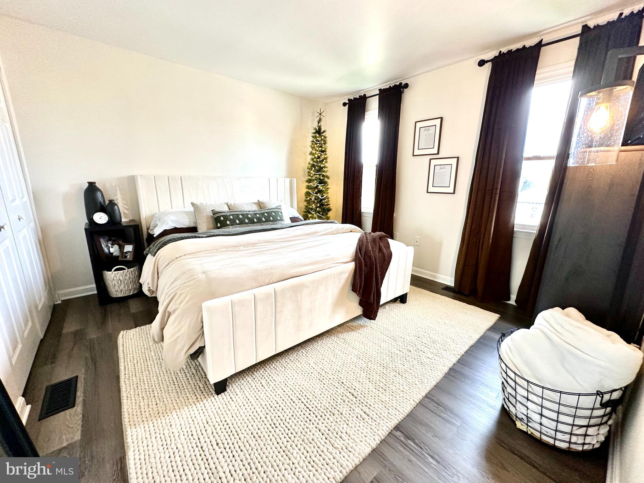 NICHOLSON SQUARE VILLAGE - Residential