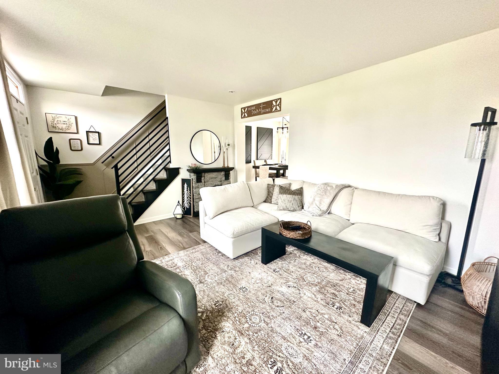NICHOLSON SQUARE VILLAGE - Residential