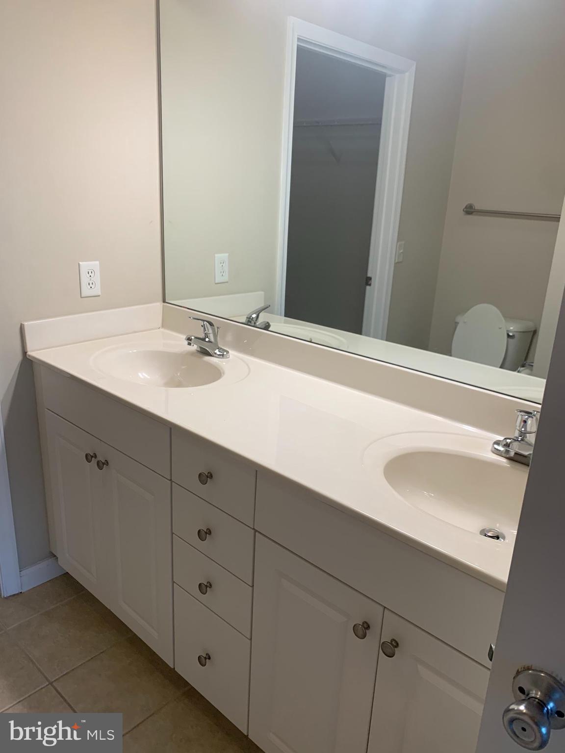 THE COLONNADE AT KENTLANDS - Residential Lease