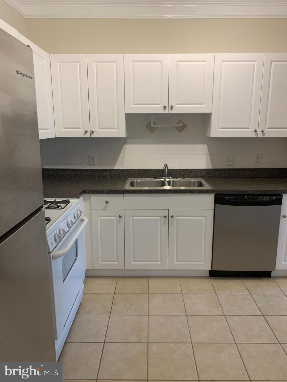 THE COLONNADE AT KENTLANDS - Residential Lease