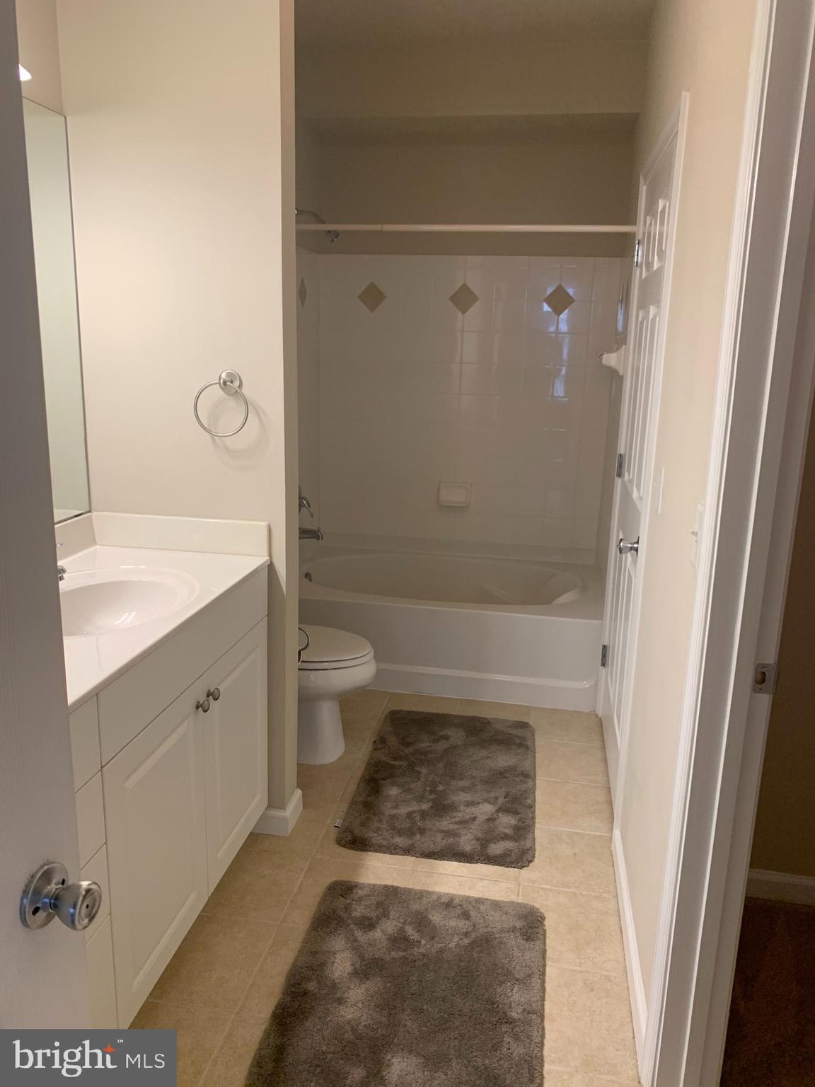 THE COLONNADE AT KENTLANDS - Residential Lease