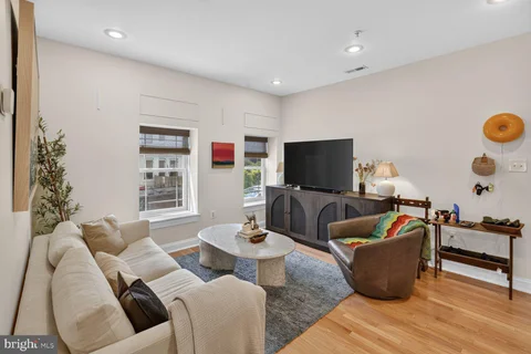 MLS: DCDC2277192