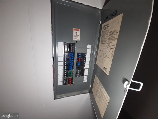 HARBOR COURT CONDOMINIUMS - Residential