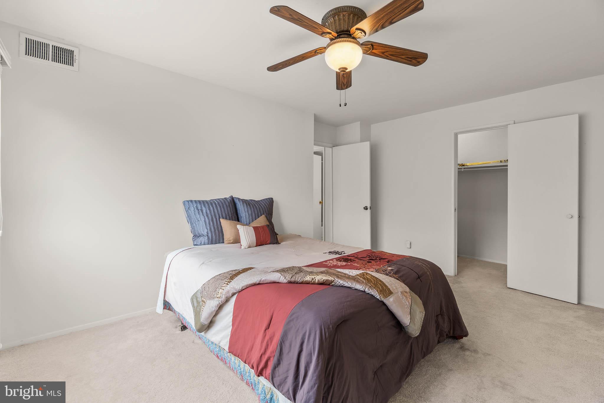 YORKTOWNE SQUARE - Residential