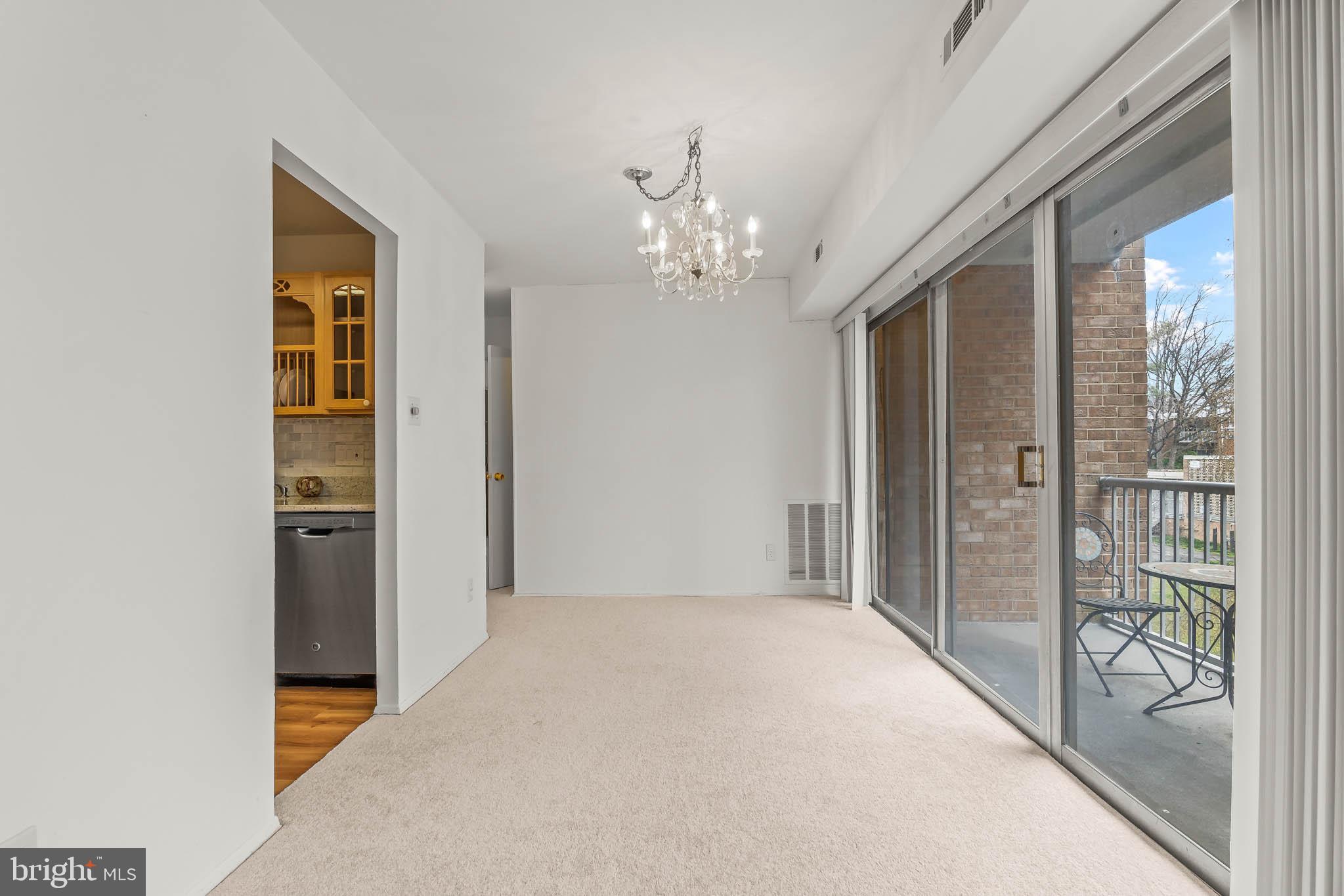 YORKTOWNE SQUARE - Residential