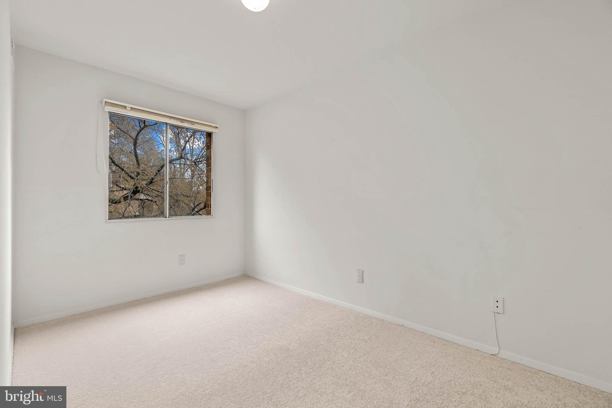 YORKTOWNE SQUARE - Residential