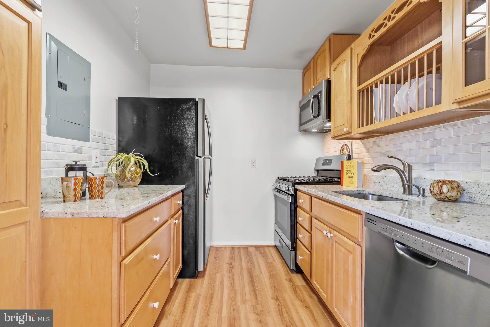 YORKTOWNE SQUARE - Residential