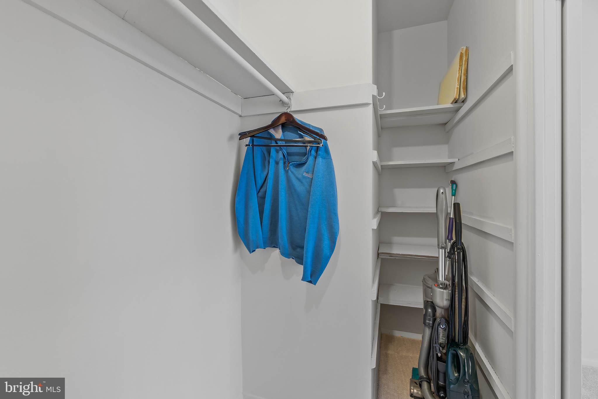 YORKTOWNE SQUARE - Residential