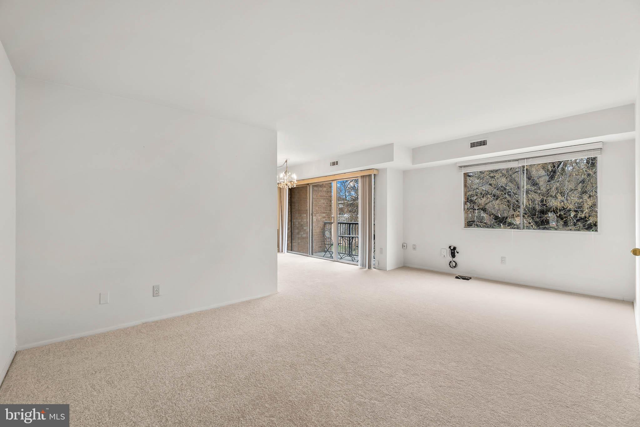 YORKTOWNE SQUARE - Residential