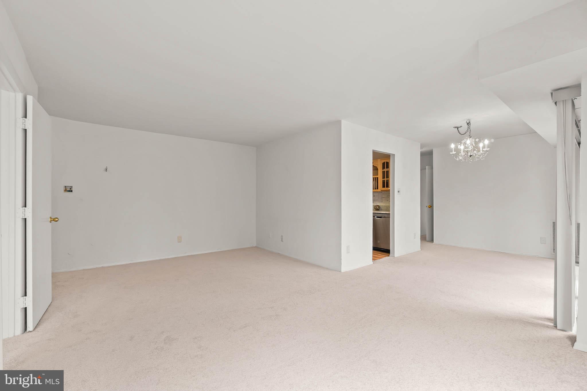 YORKTOWNE SQUARE - Residential