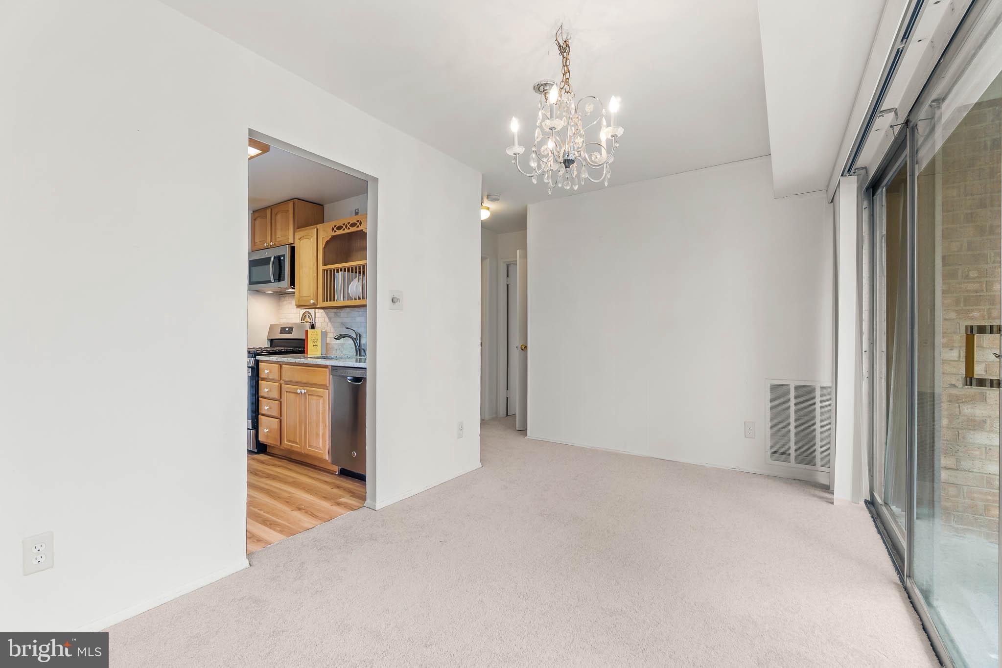 YORKTOWNE SQUARE - Residential