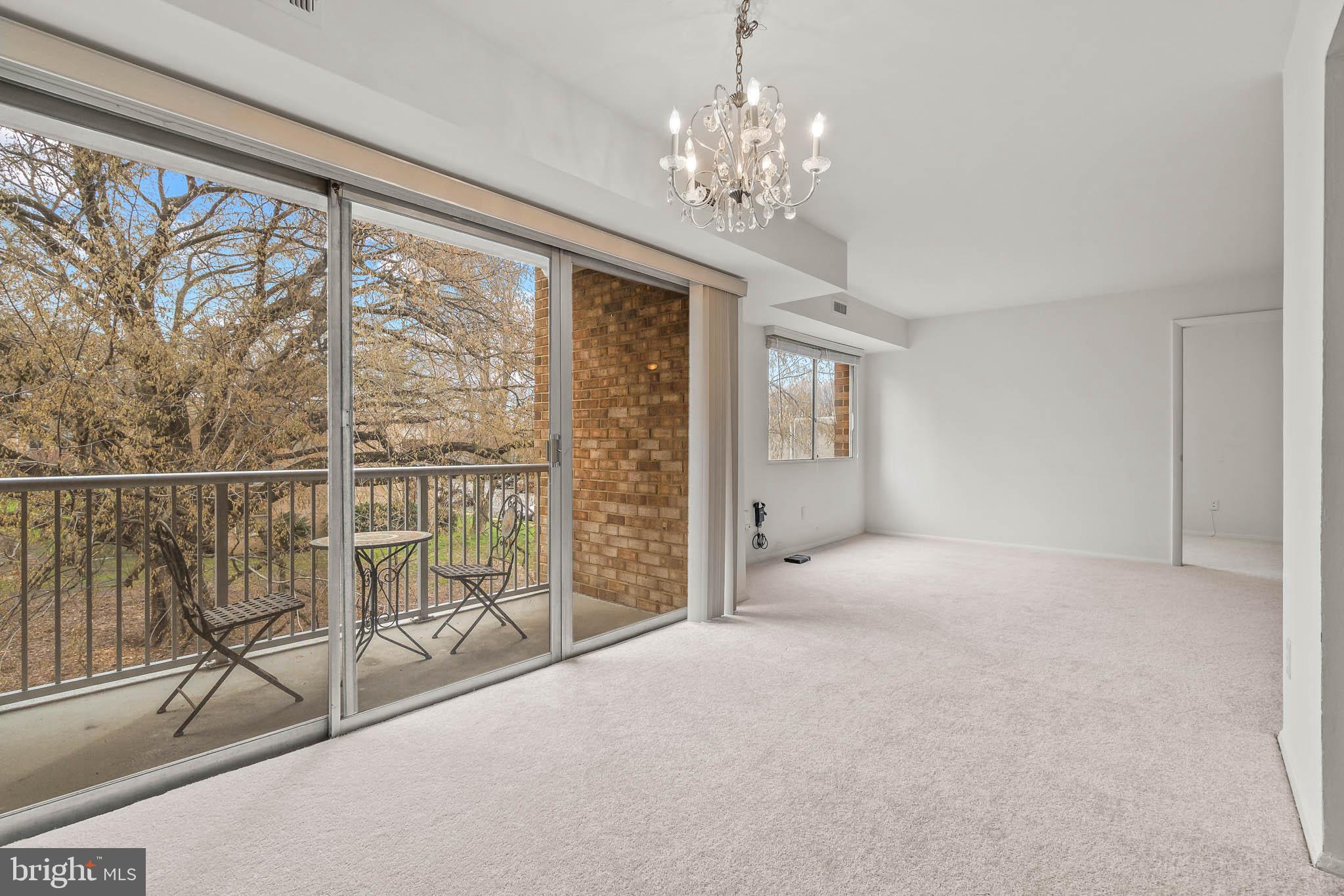 YORKTOWNE SQUARE - Residential