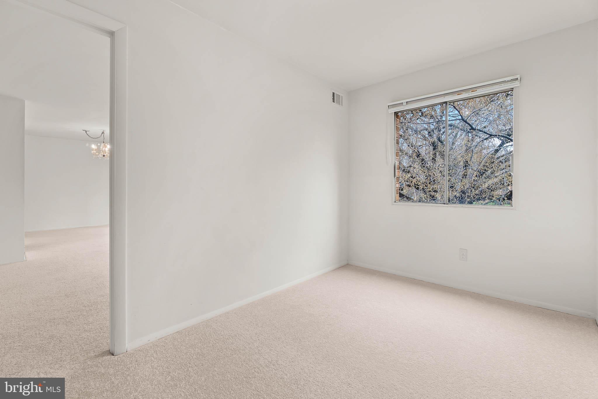 YORKTOWNE SQUARE - Residential