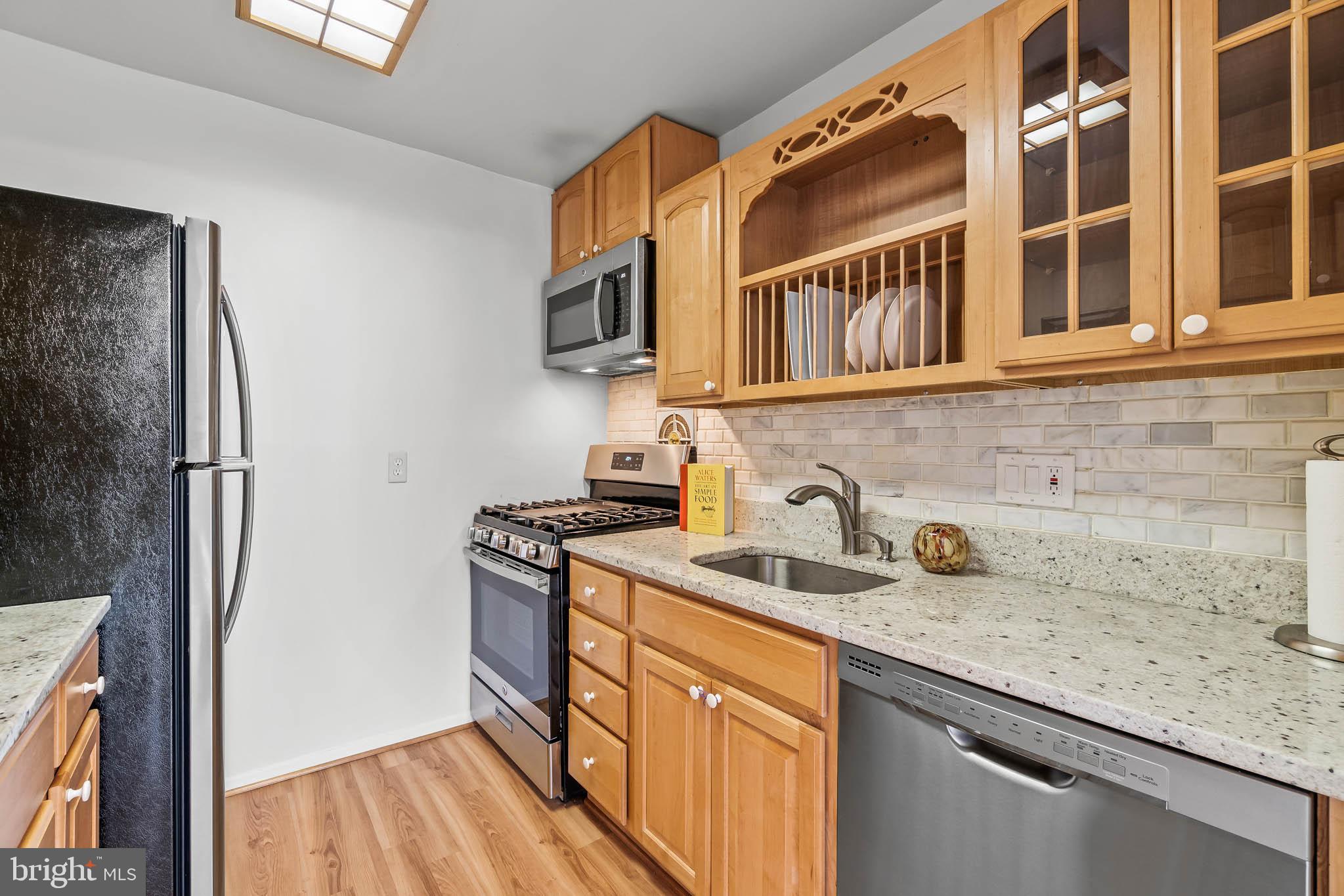 YORKTOWNE SQUARE - Residential