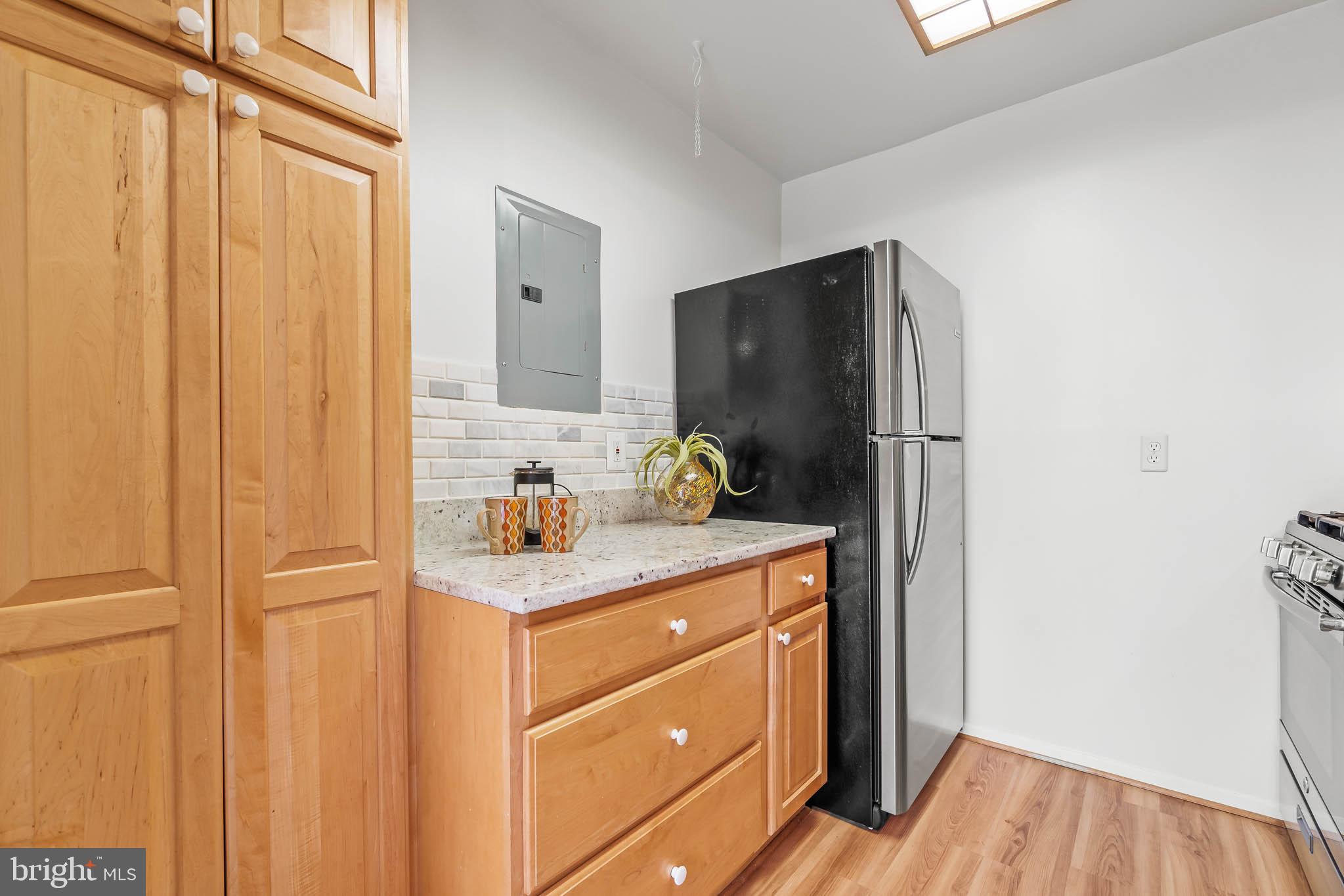 YORKTOWNE SQUARE - Residential