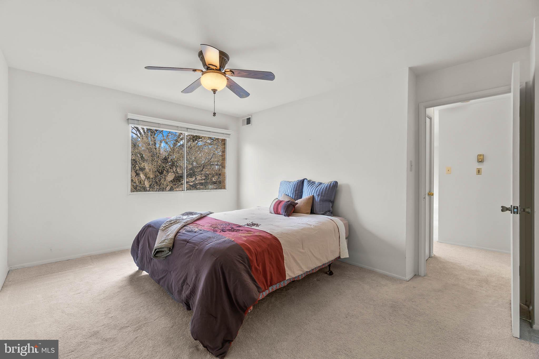 YORKTOWNE SQUARE - Residential