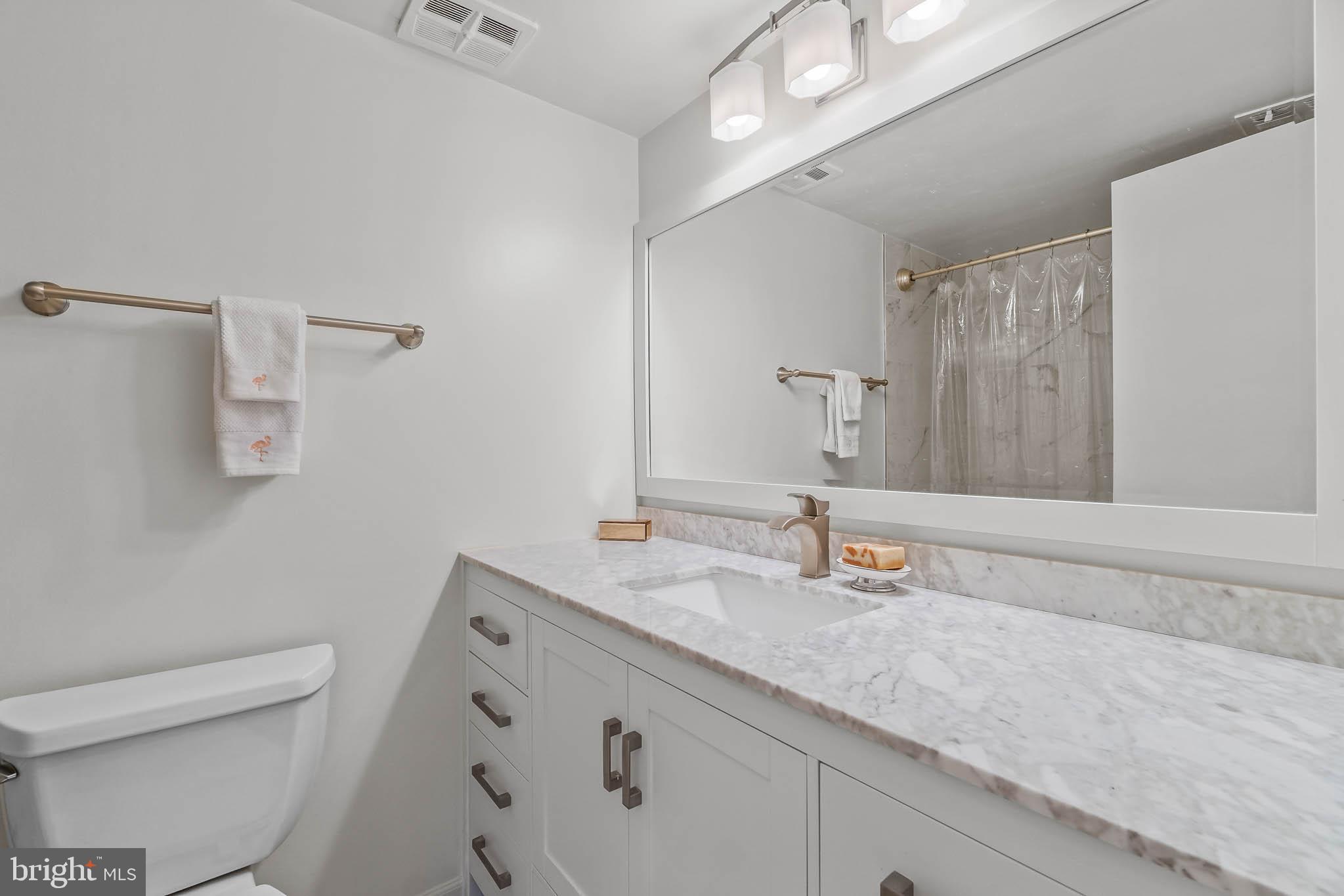 YORKTOWNE SQUARE - Residential